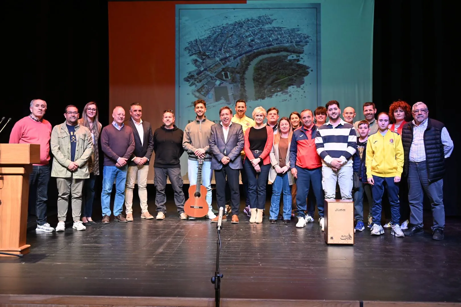 Villa del Río estrena su himno al deporte local en el Teatro Olimpia