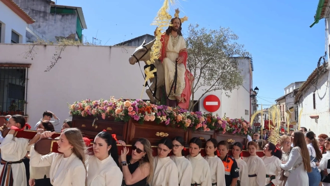 Jesús en su Entrada Triunfal en Villafranca de Córdoba, paso llevado por porteadoras