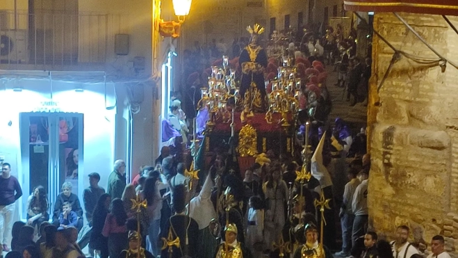 Ntro. Padre Jesús Rescatado llegando a Tribuna. Foto: Andrés Ruíz.