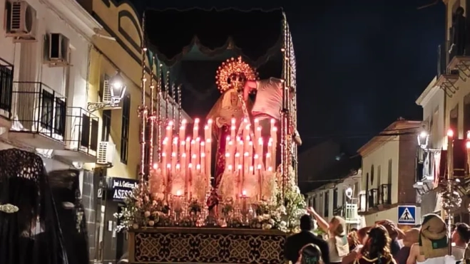 Costaleros reparando la anomalía. Foto: Beconet TV.