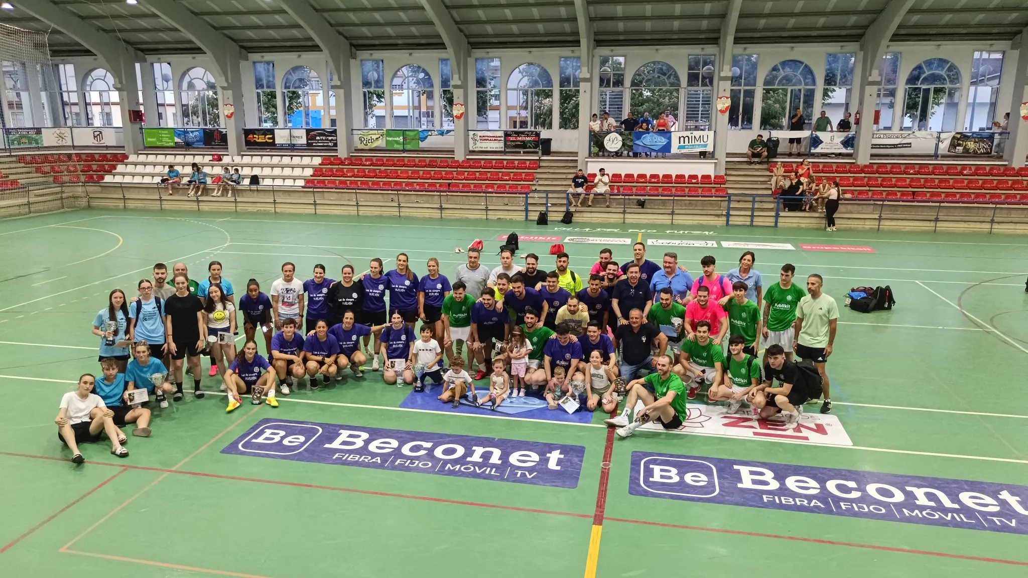 Premiados de la anterior edición del maratón de fútbol sala cofrade Premiados de la anterior edición del maratón de fútbol sala cofrade