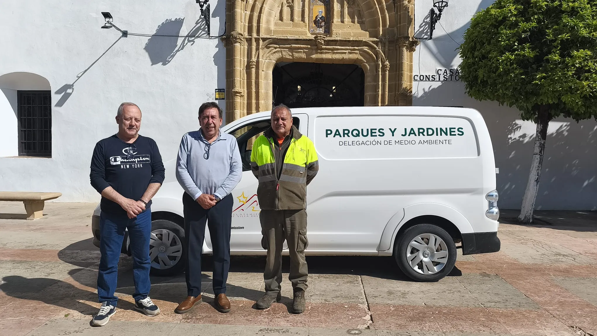 El Ayuntamiento de Villa del Río incorpora un vehículo eléctrico para mejorar el mantenimiento de parques y jardines y avanzar en sostenibilidad.