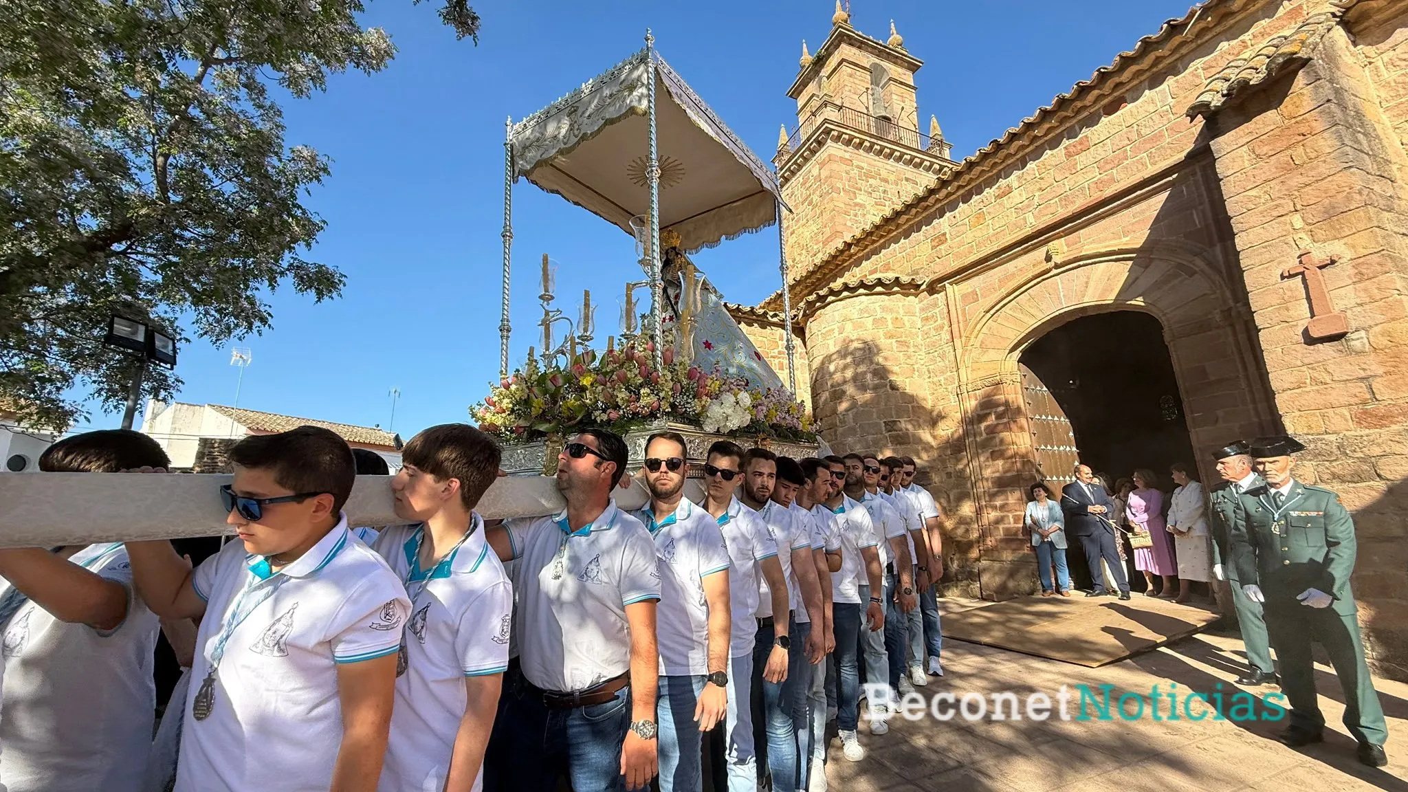 La procesión de la Virgen del Sol marca los actos centrales de la feria de Adamuz