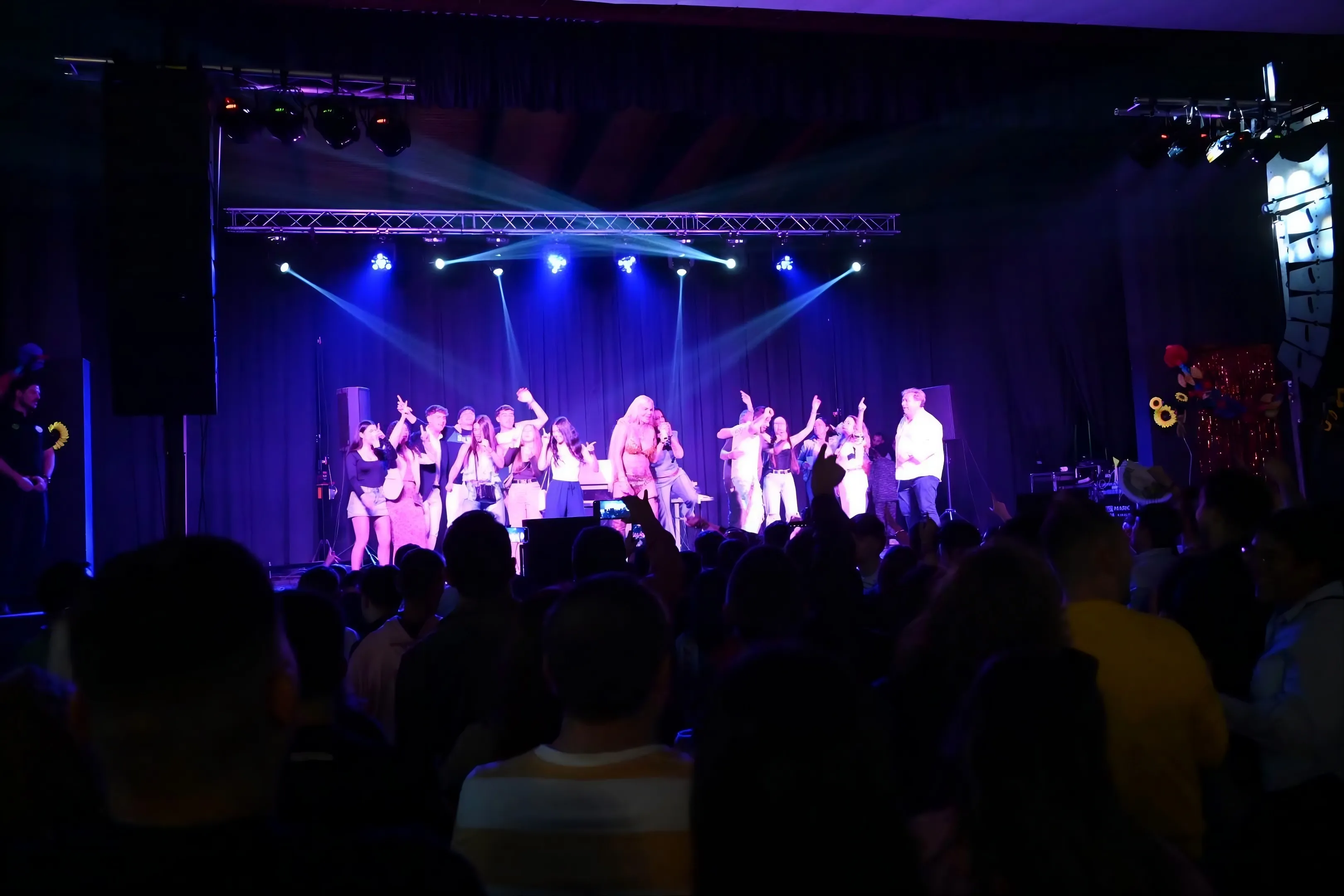 Leticia Sabater hizo las delicias del público villarrense, totalmente entregado a su actuación