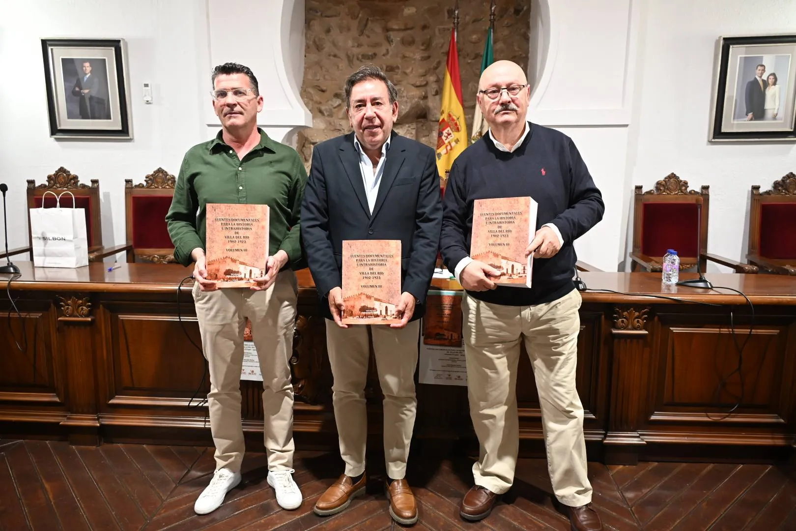 Presentación del tercer volumen sobre la historia de Villa del Río en el Salón de Plenos del Ayuntamiento