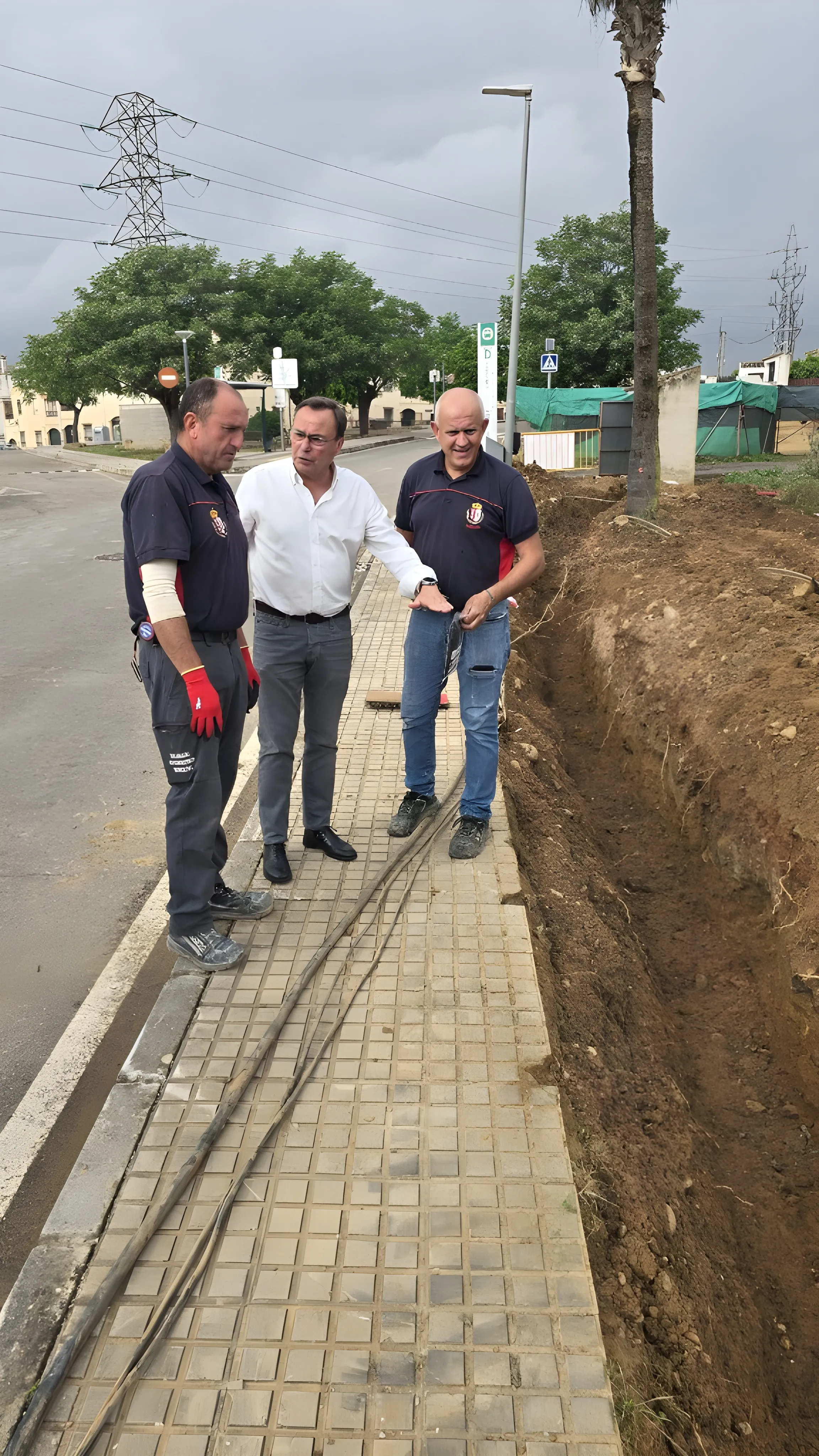 Obras de mejora de accesos y caminos públicos en Villafranca de Córdoba dentro del programa PFEA.