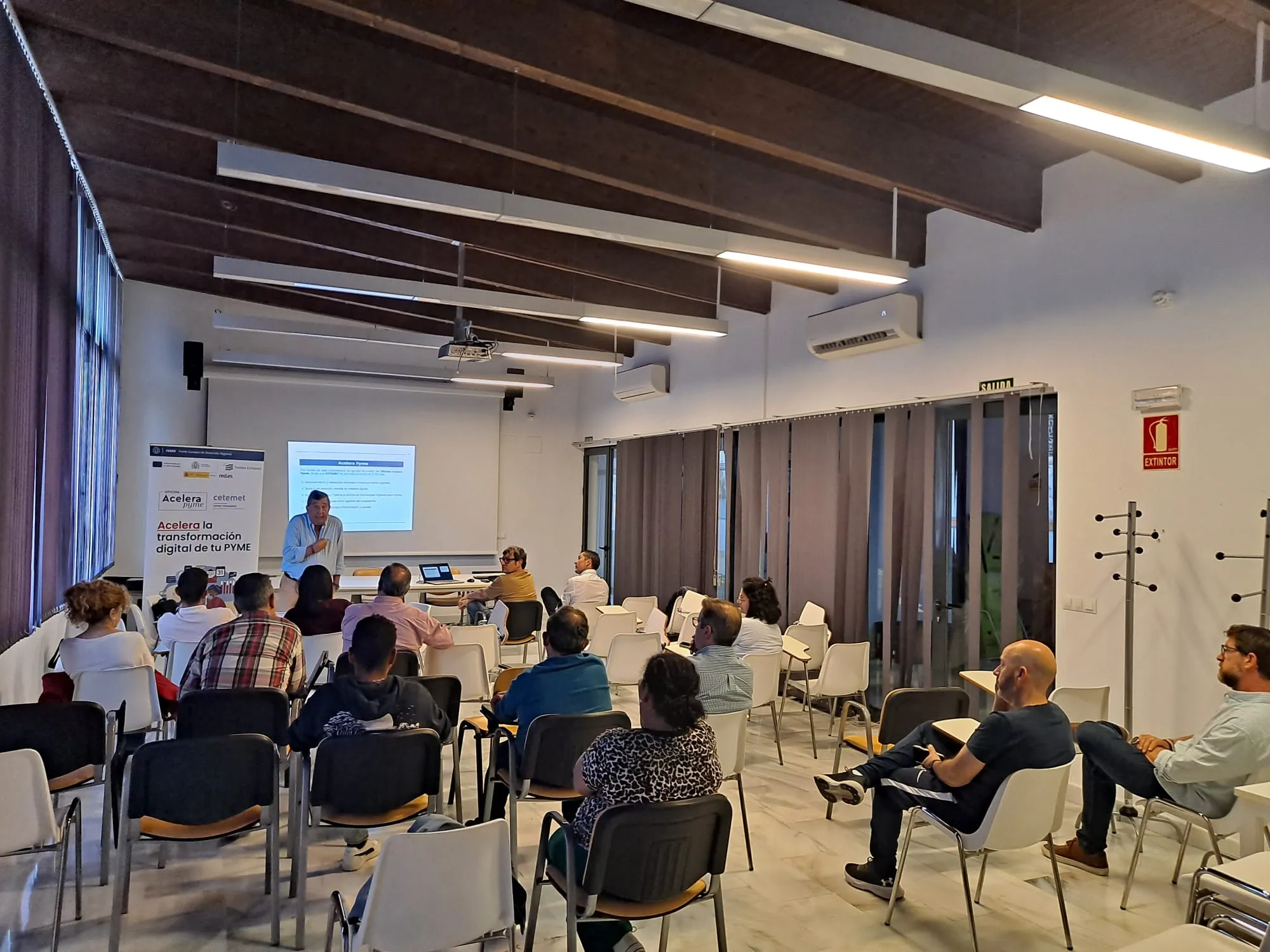 ACEVI refuerza la formación empresarial en Villafranca con jornadas sobre IA y ciberseguridad