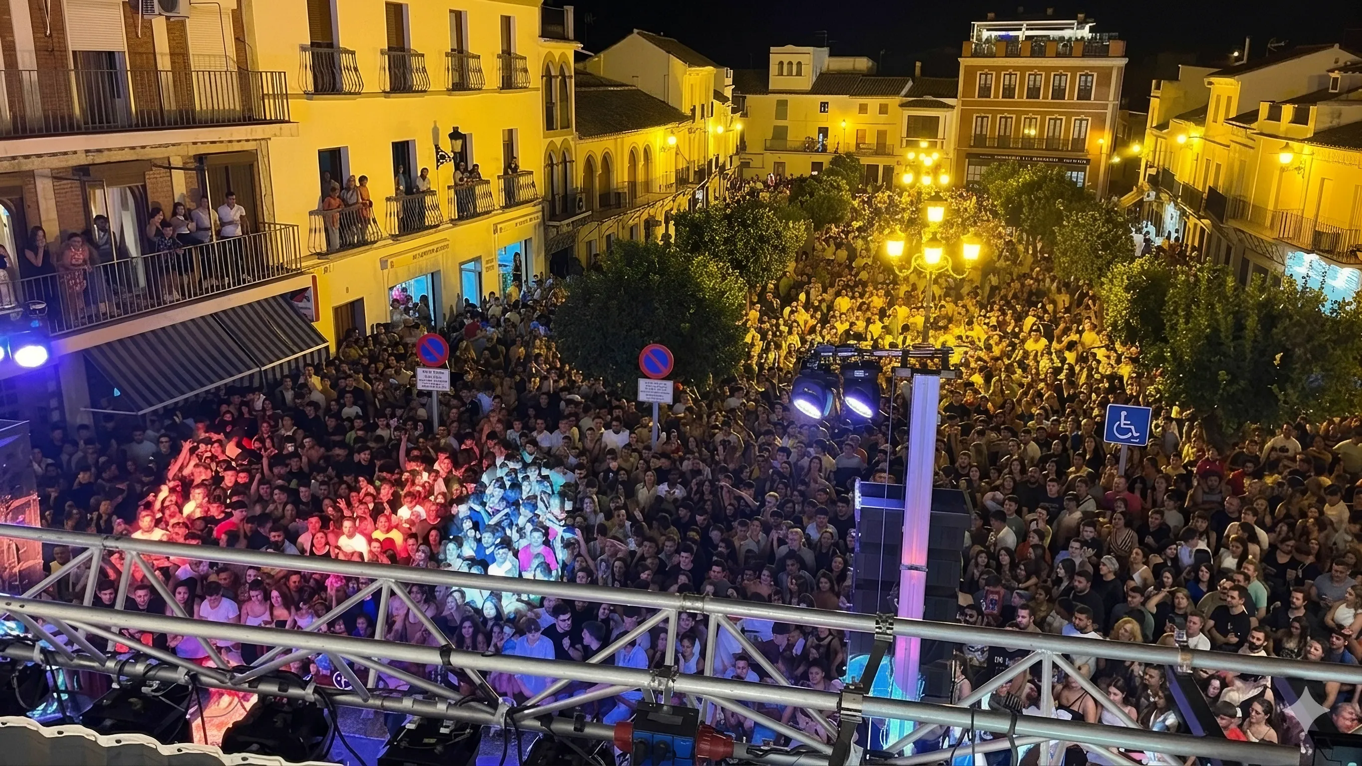 La Plaza Mayor de Bujalance, totalmente abarrotada en una edición anterior de la Bujalance Night