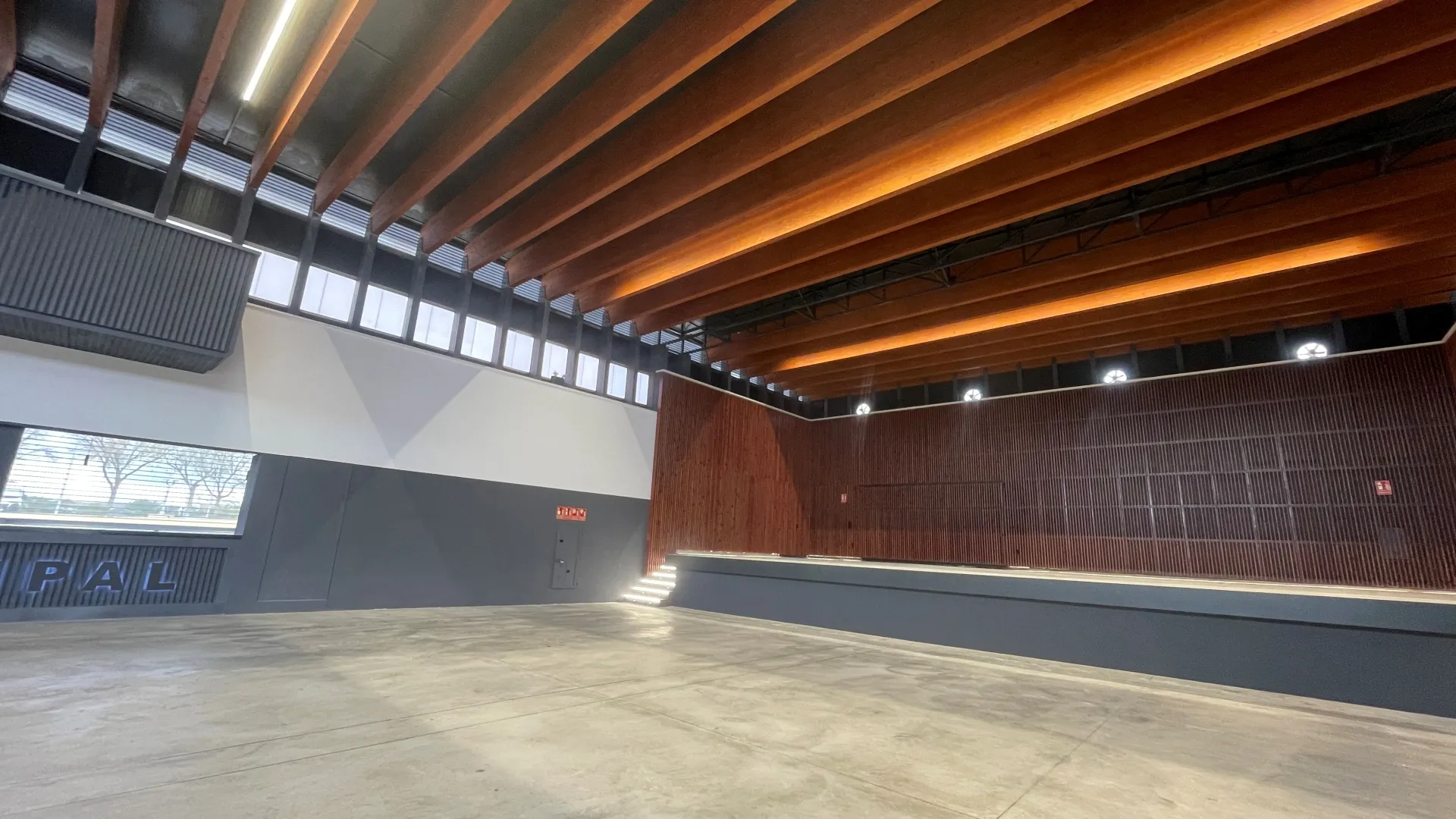 Interior de la Caseta Municipal de Pedro Abad. Foto: Beconet