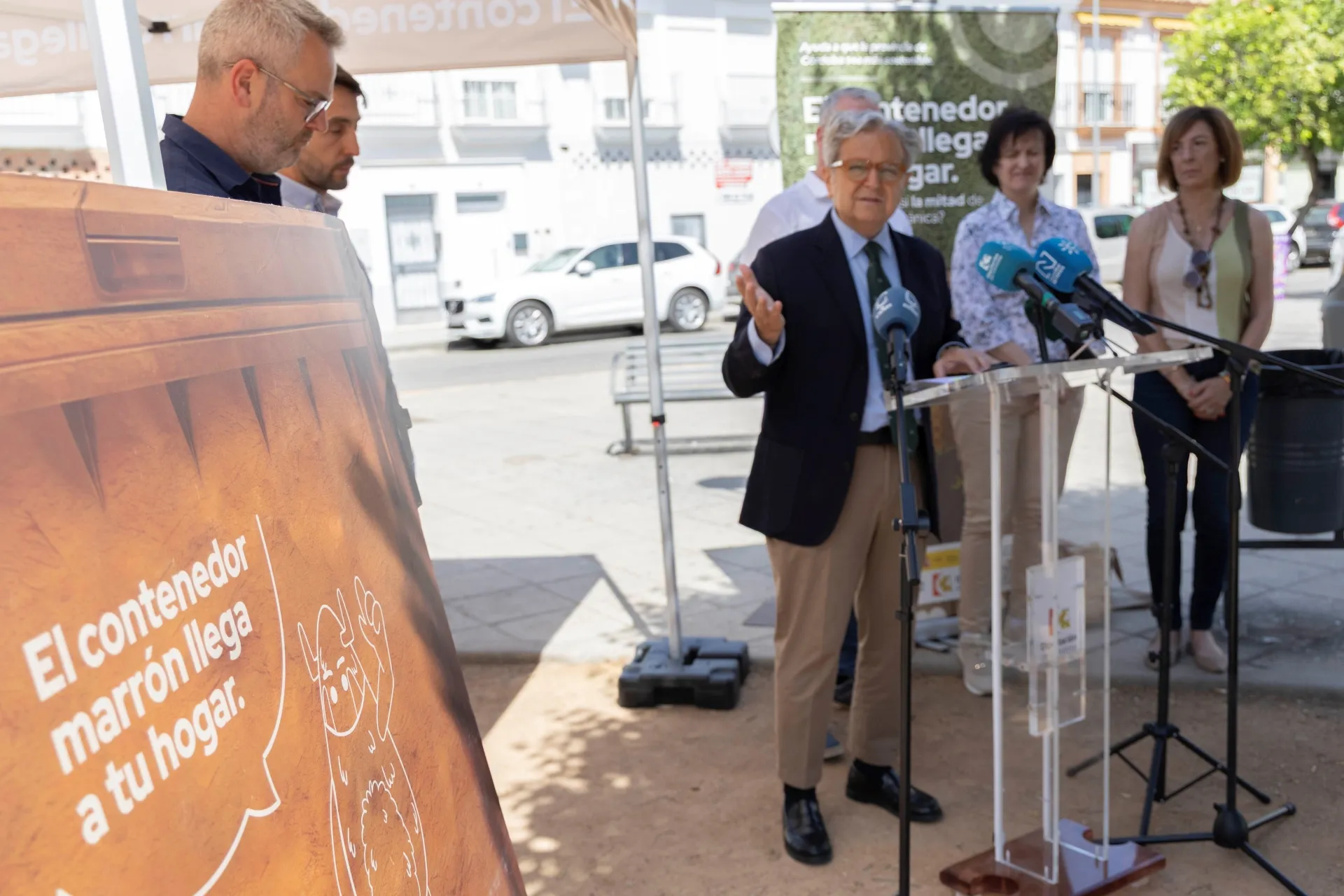 Momentos del acto de presentación del nuevo contenedor marrón. Foto: Diputación de Córdoba.