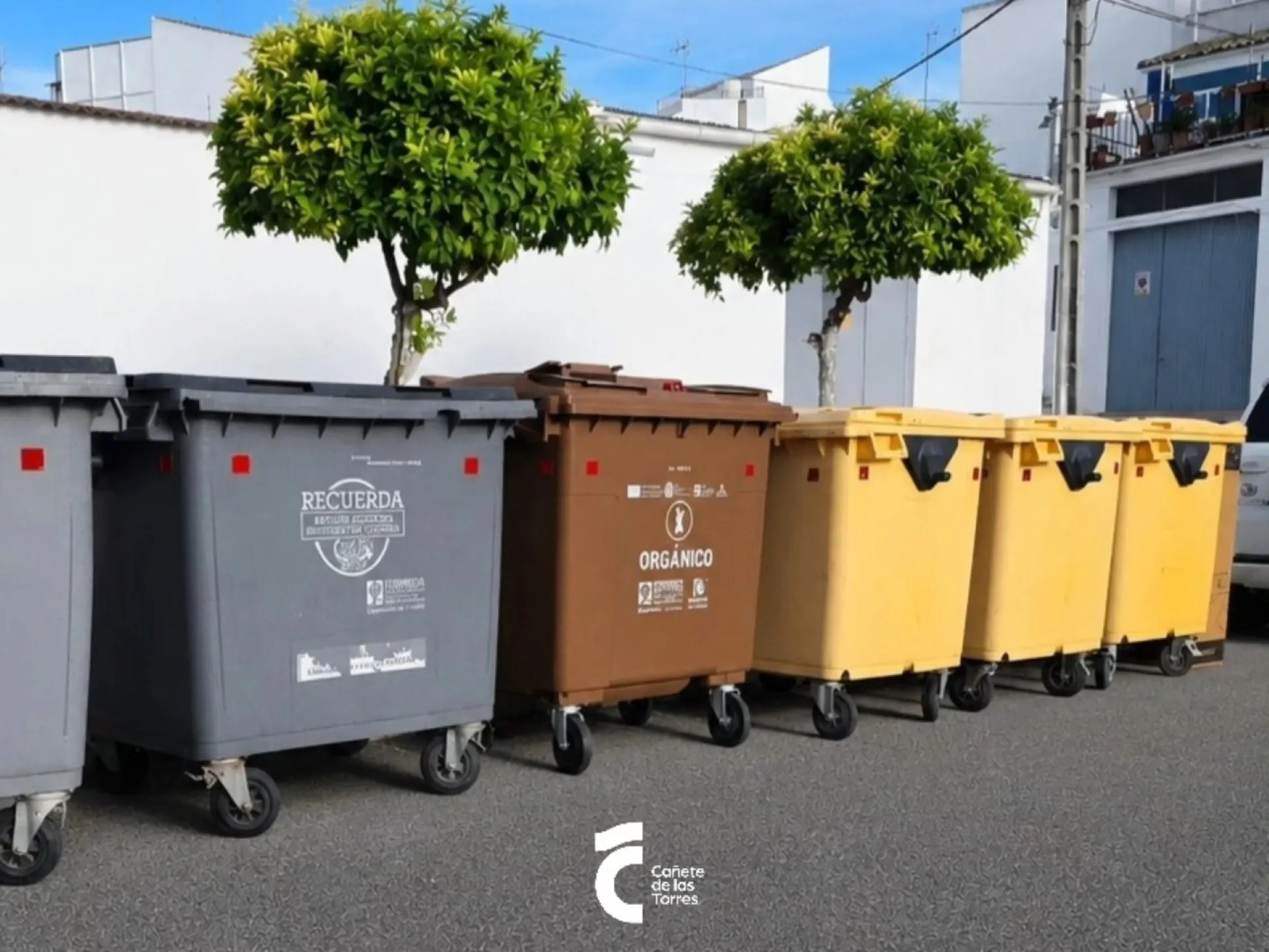 Nuevo contenedor marrón para basura orgánica. Foto: Ayuntamiento de Cañete de las Torres