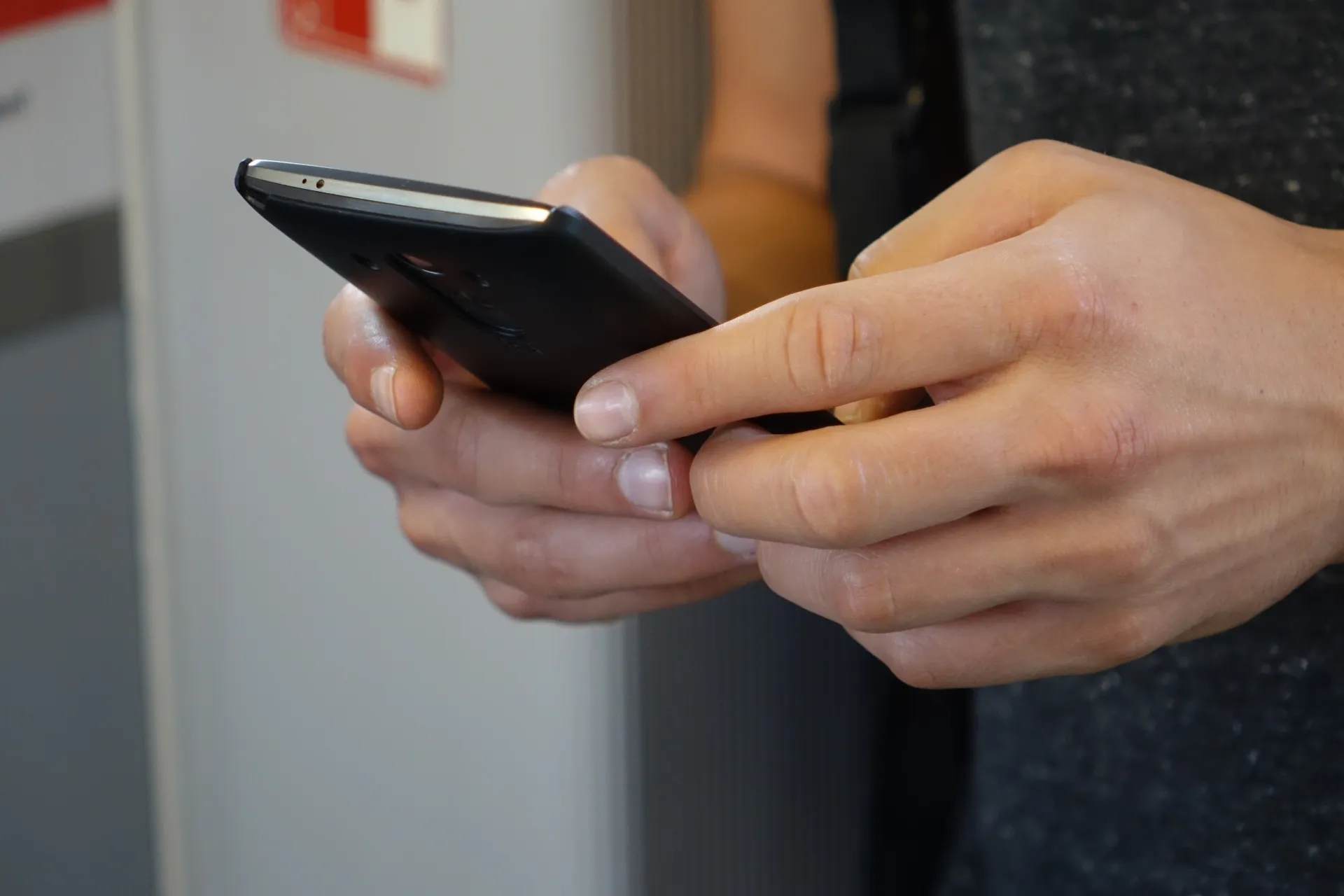 Fraudes a través del móvil y mensajería SMS. Foto: Archivo Fraudes a través del móvil y mensajería SMS. Foto: Archivo
