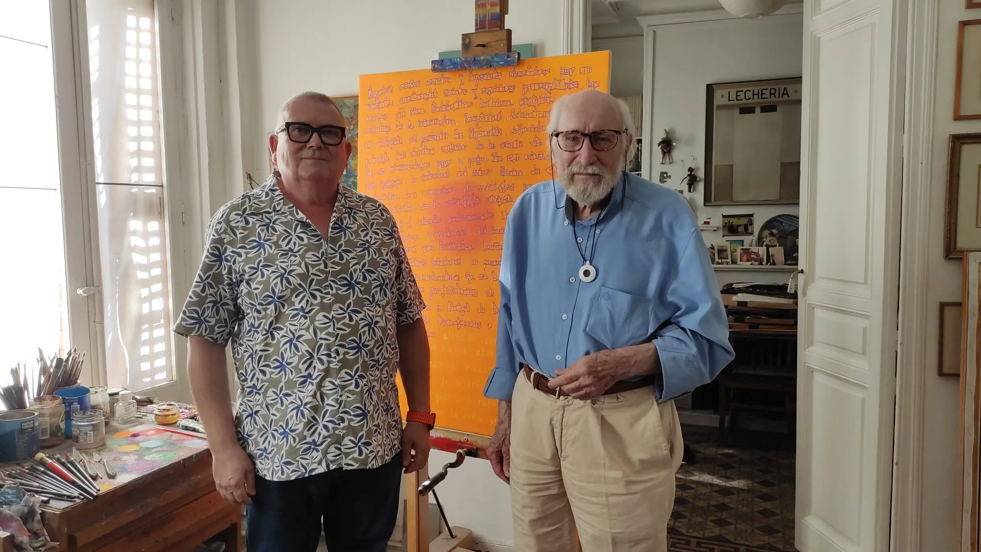 El comisario cultural Antonio Lara Quero junto al pintor Alfredo Alcaín tras formalizar la incorporación de nuevas obras a la colección municipal de Villa del Río. El comisario cultural Antonio Lara Quero junto al pintor Alfredo Alcaín tras formalizar la incorporación de nuevas obras a la colección municipal de Villa del Río.