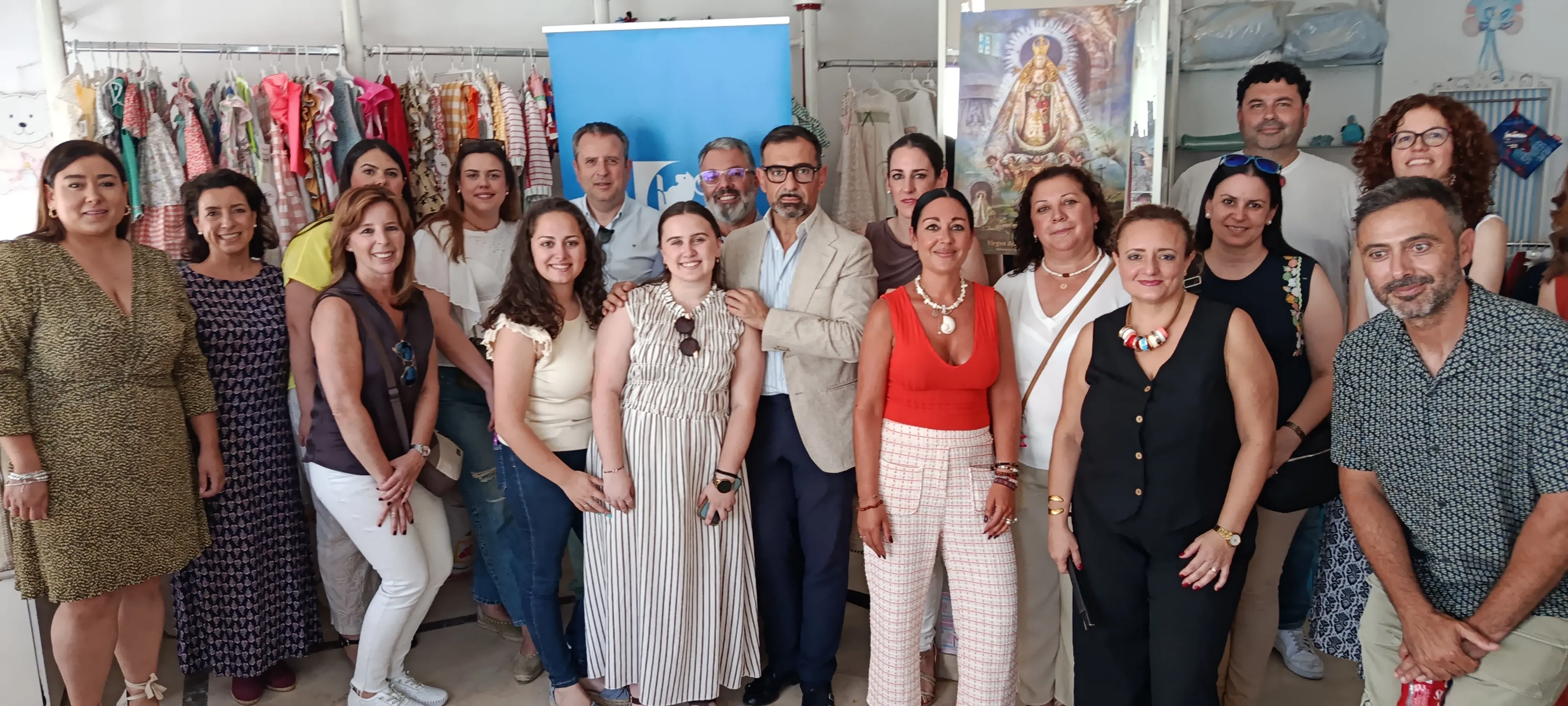 Participantes en el taller de escaparatismo organizado por IPRODECO en Cañete de las Torres