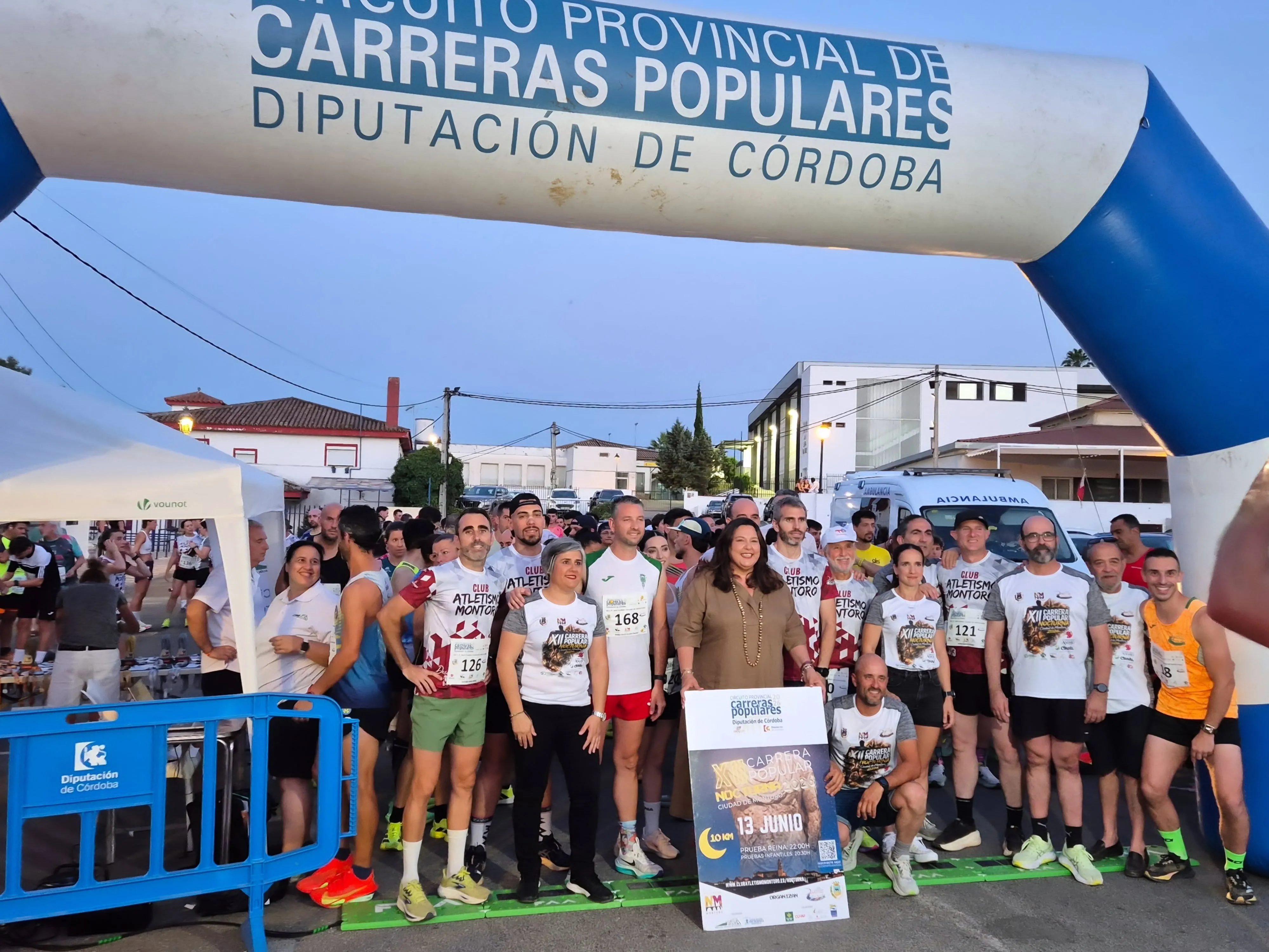Instante previo a la salida de la Carrera Popular Nocturna de Montoro. Foto: Juan María Muñoz
