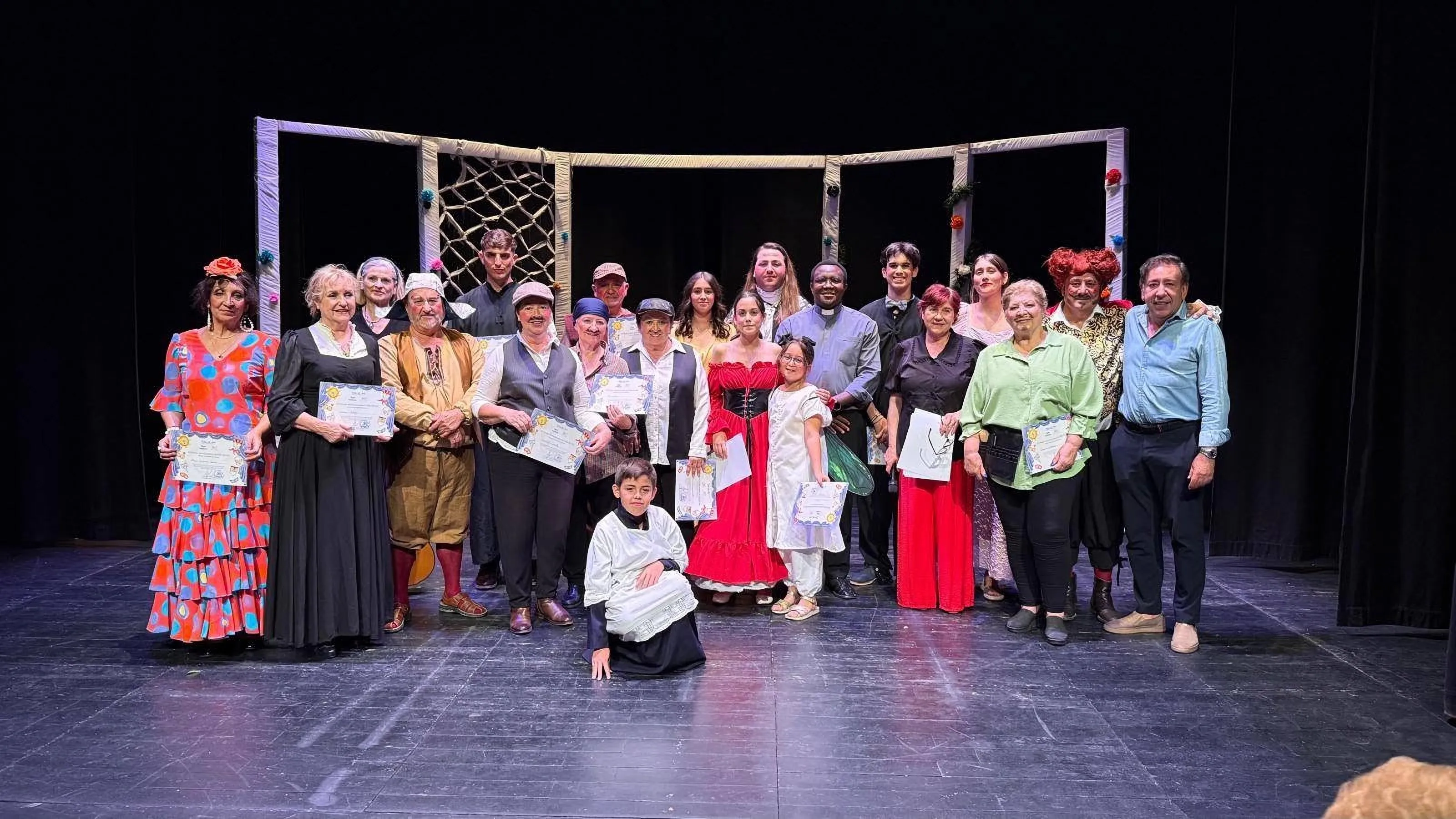 El Taller Municipal de Teatro de Villa del Río clausura el curso con una función solidaria cuya recaudación se destina a escolarización en Burundi.