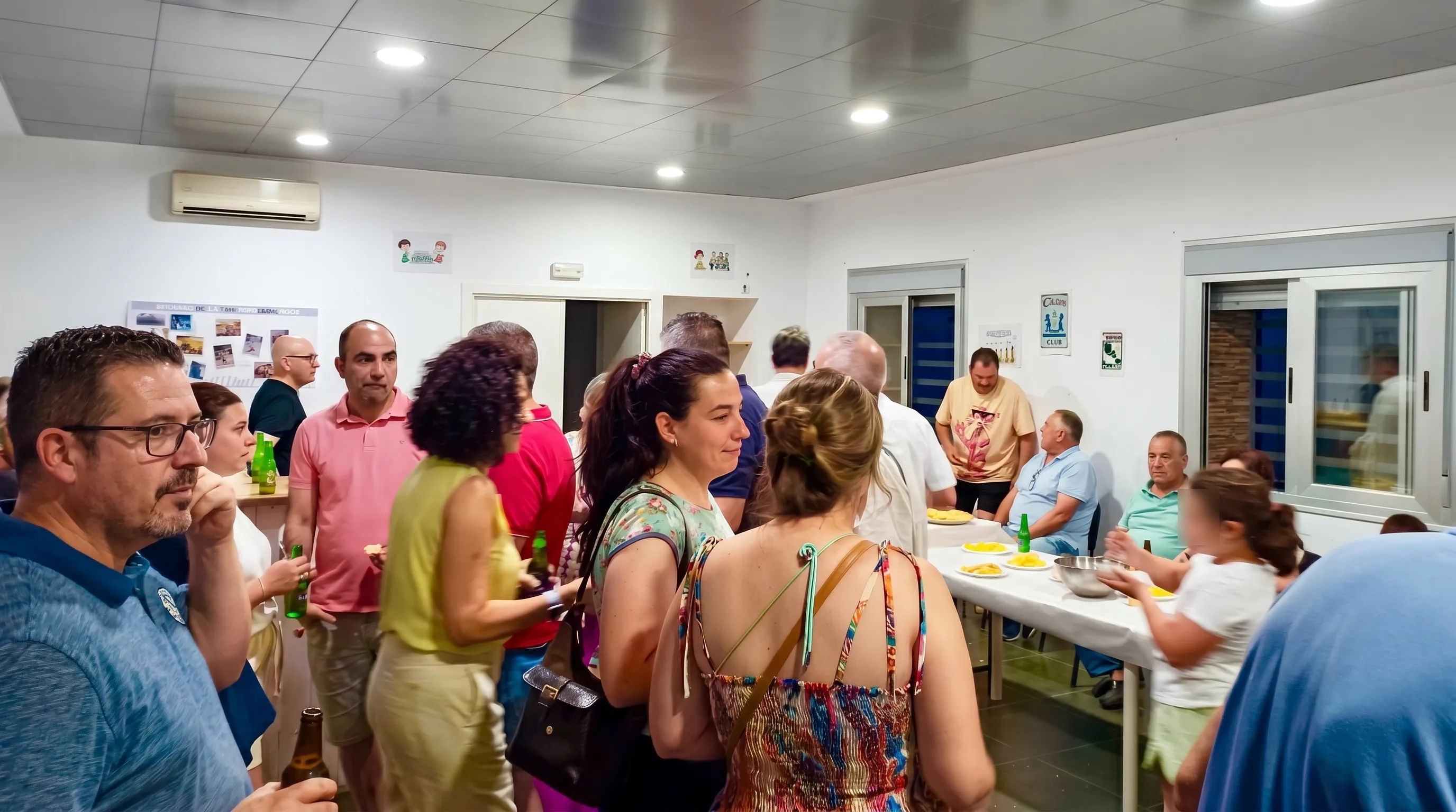 La Aldea de San Antonio celebra su primer concurso de tortilla de patatas con 15 participantes en una noche de convivencia vecinal y tradición.