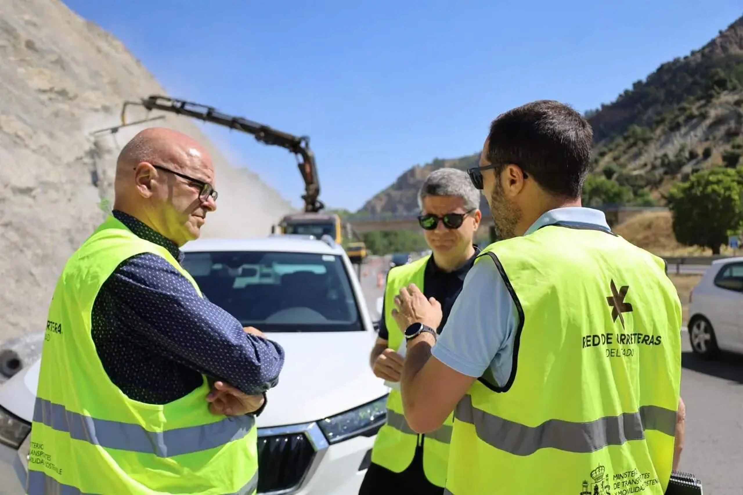 El subdelegado del Gobierno, Manuel Fernández visita obras en la A-4. Foto: Subdelegación del Gobierno