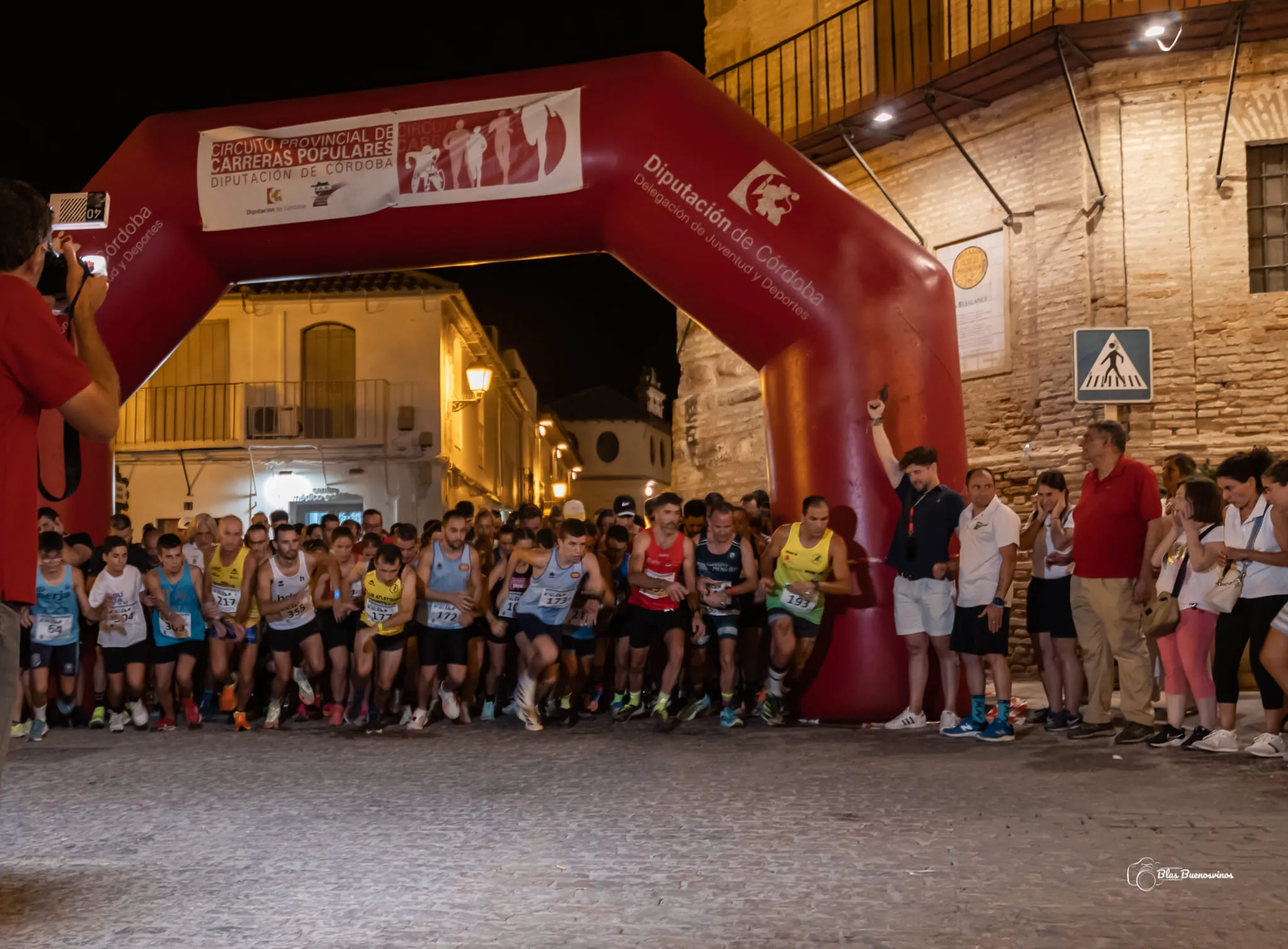 Momento de la salida en la última edición de la carrera popular de Bujalance. Foto: Blas Buenosvinos