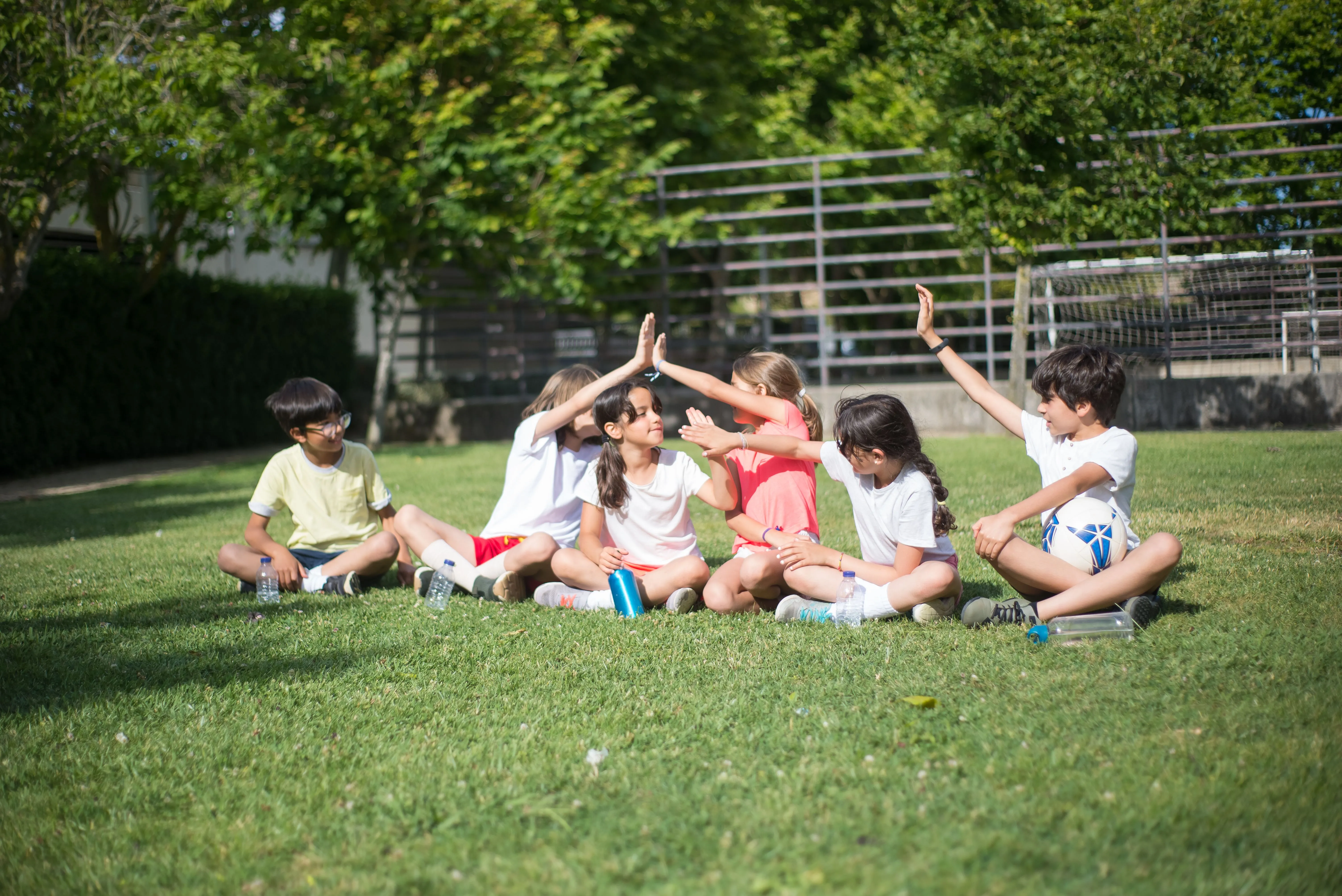 Ludotecas, campamentos urbanos y talleres infantiles llenan de actividades el verano en la comarca del Alto Guadalquivir, facilitando la conciliación y ofreciendo ocio educativo a los más pequeños.