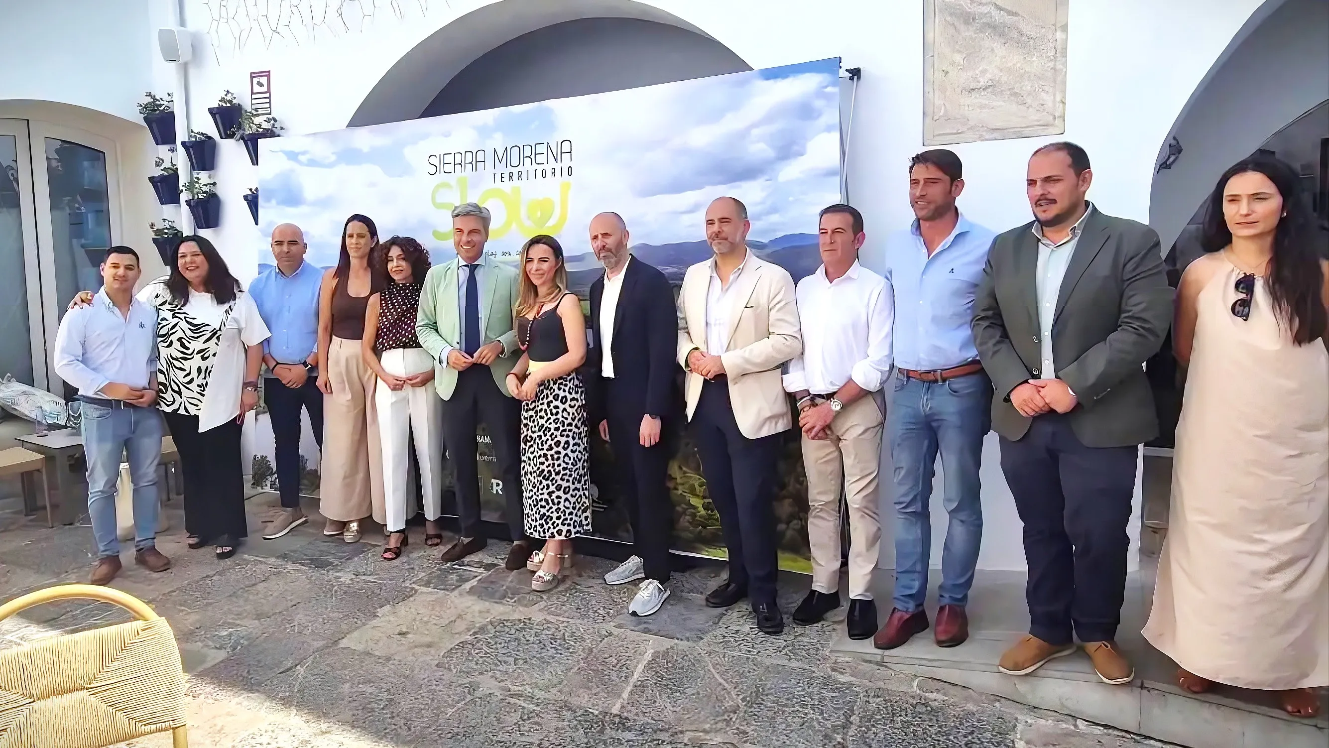 Representantes municipales durante la presentación de los resultados del plan “Sierra Morena Territorio Slow”, una iniciativa que impulsa el turismo sostenible en la zona