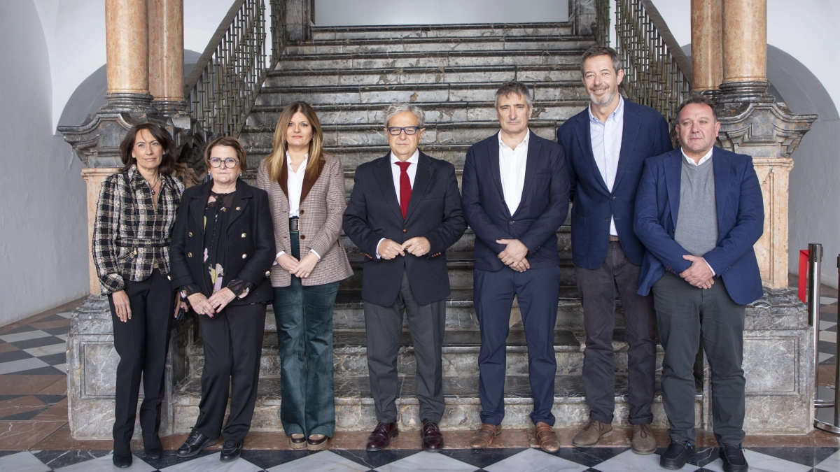 Ayuntamiento, Diputación y Valentria presentando el proyecto Ayuntamiento, Diputación y Valentria presentando el proyecto