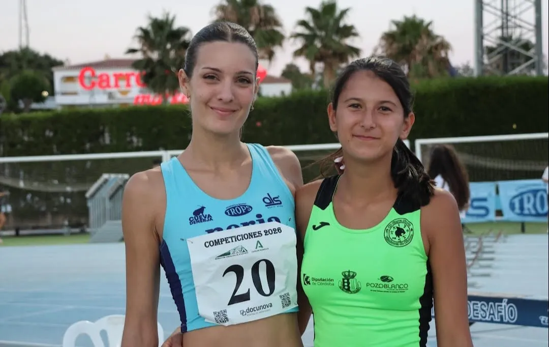 Lucía Japón, a la derecha, junto a Una Stancev, en el campeonato absoluto de Andalucía. Foto: Federación Andaluza de Atletismo.