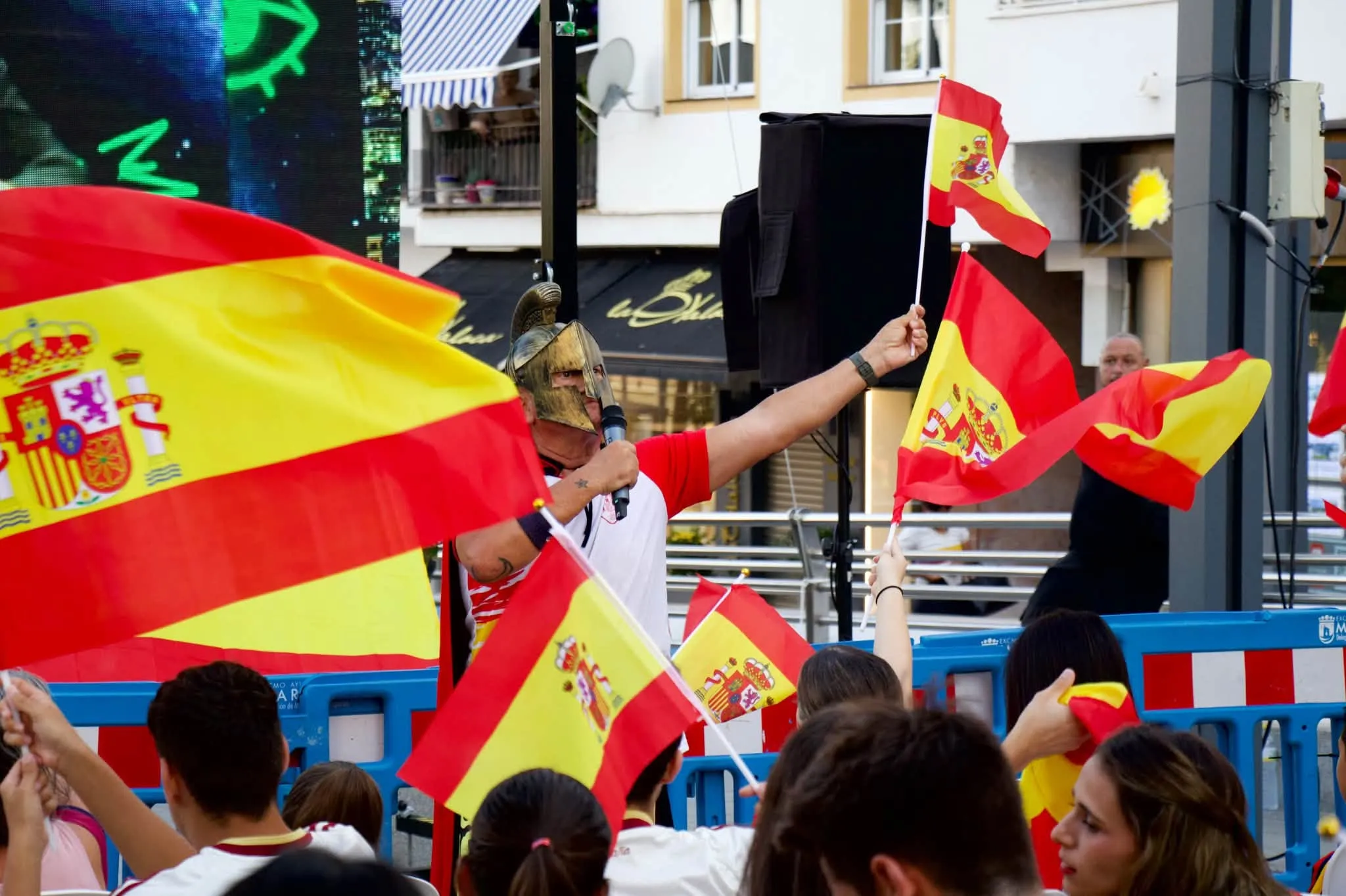 La afición anima a la selección española de fútbol. Foto: Javier García Ruiz