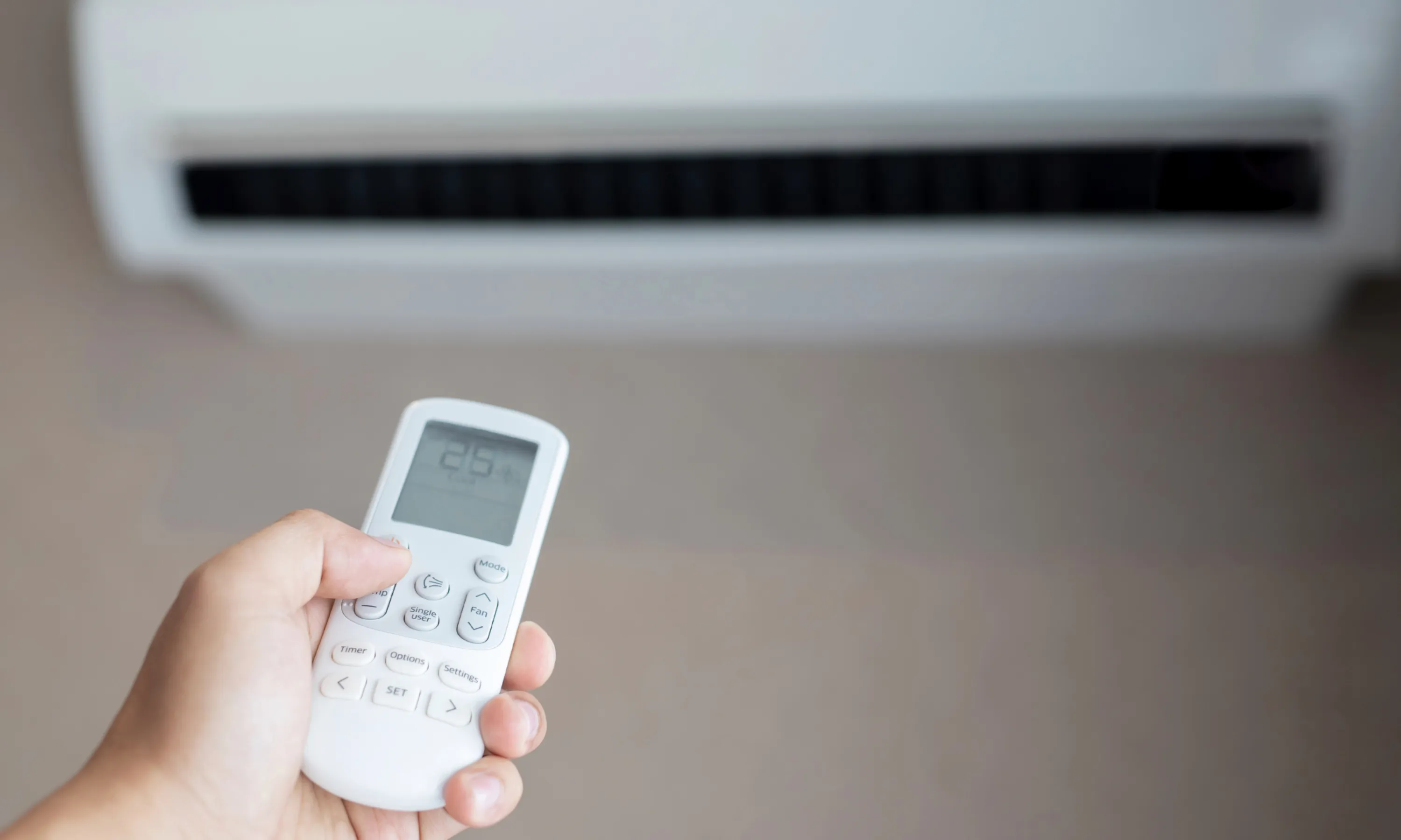 Si se compara únicamente el consumo energético, el ventilador es el claro ganador.
