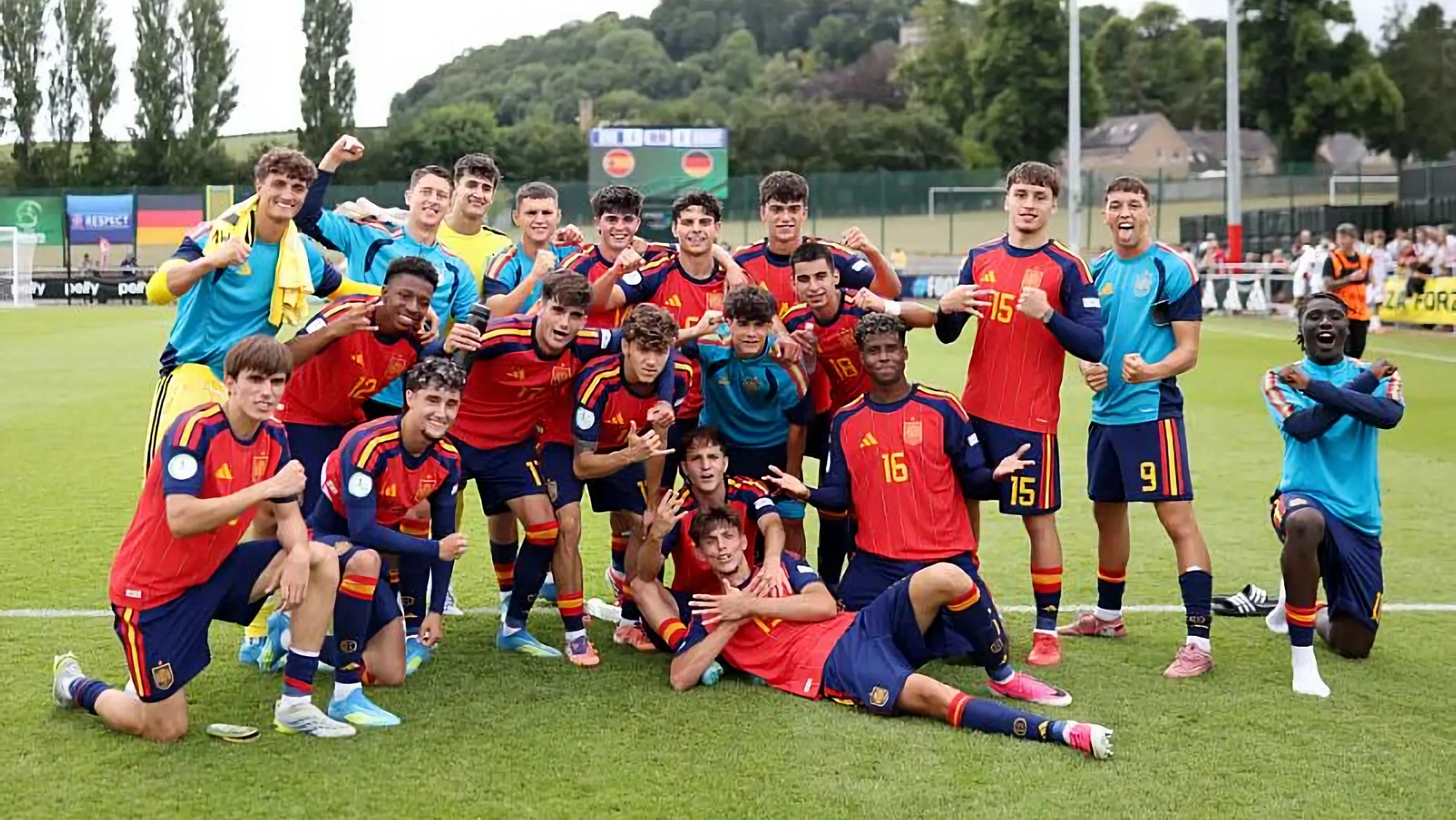 La selección celebra una victoria en el Europeo sub-19. Foto: RFEF La selección celebra una victoria en el Europeo sub-19. Foto: RFEF