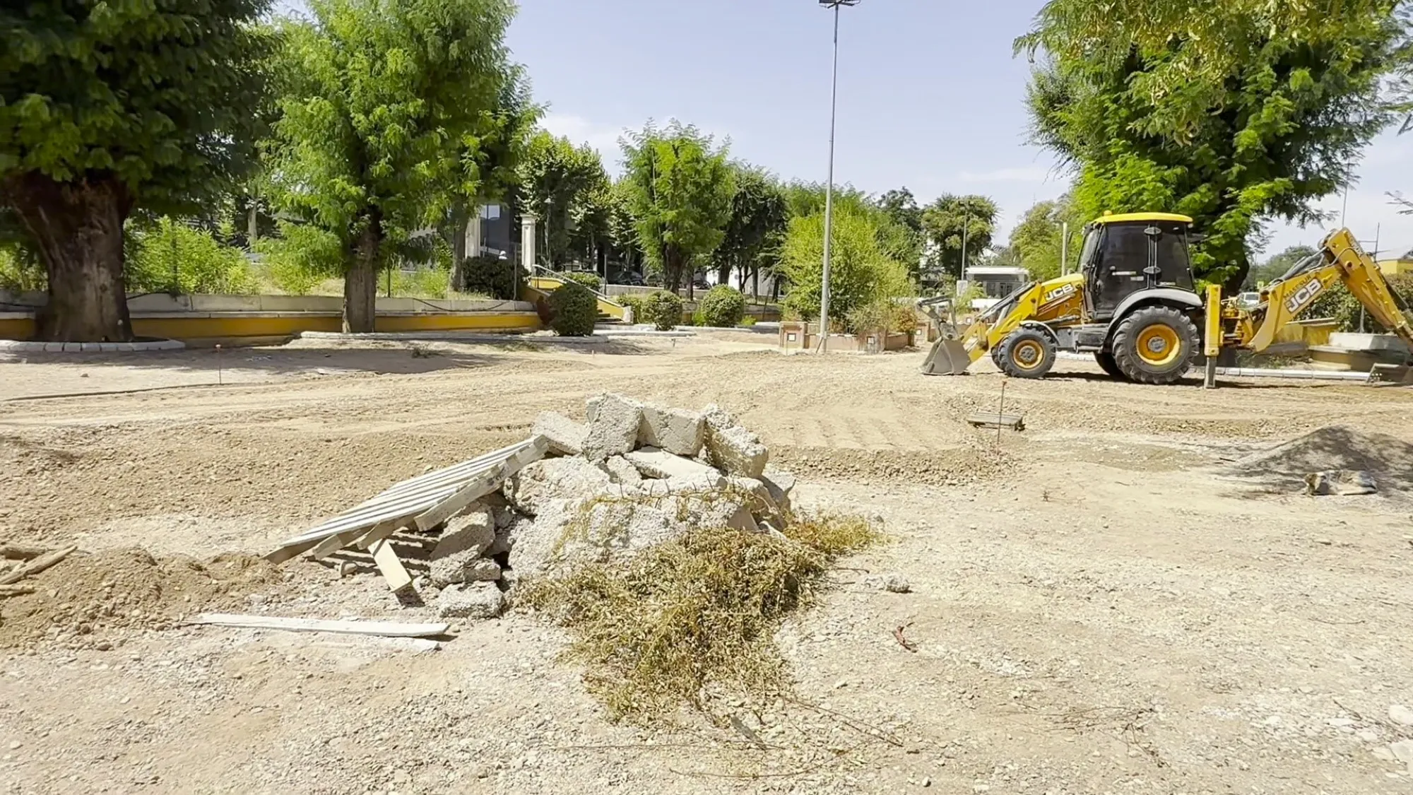 Obras en el Jardín del Lirio afectado por las inundaciones.