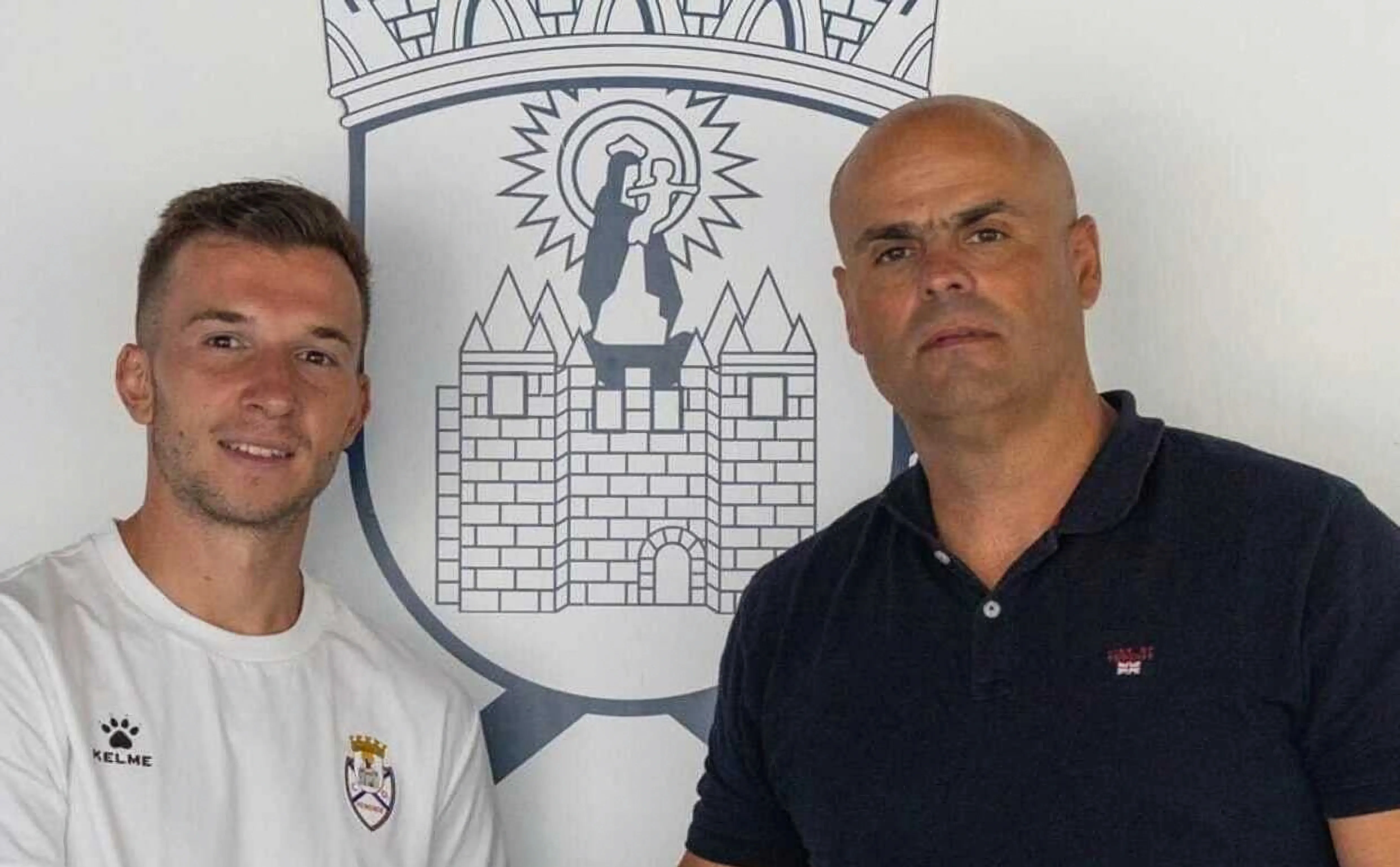 Diego Moreno en su presentación como jugador del CD Feirense. Foto: CD Feirense