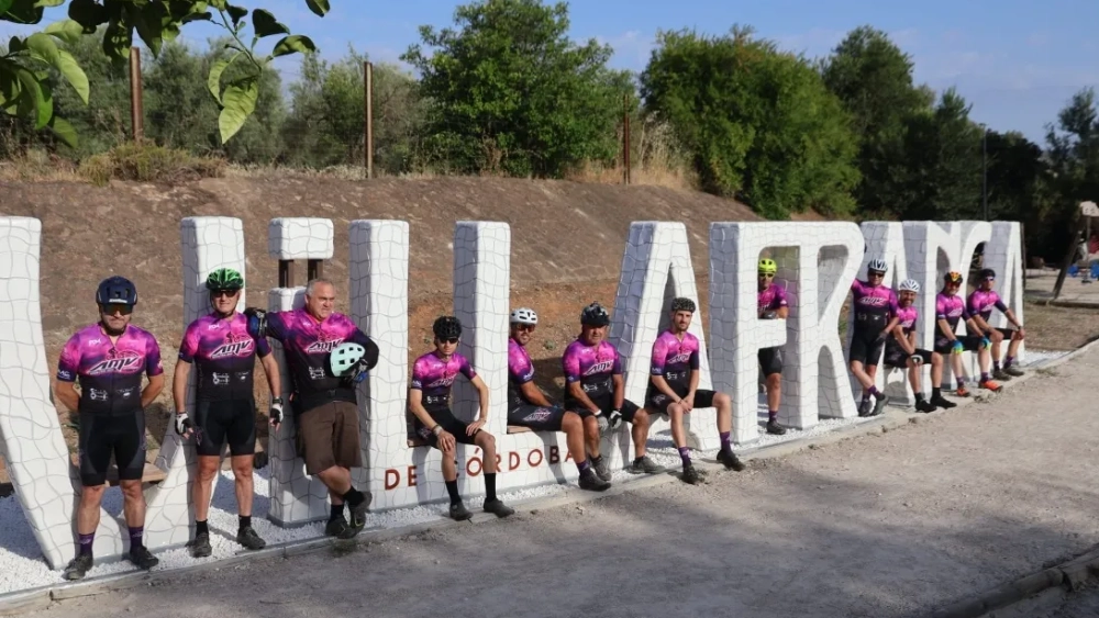 Presentación de la nueva equipación de la AMV Villafranca de Córdoba. Foto: Ayto de Villafranca de Córdoba