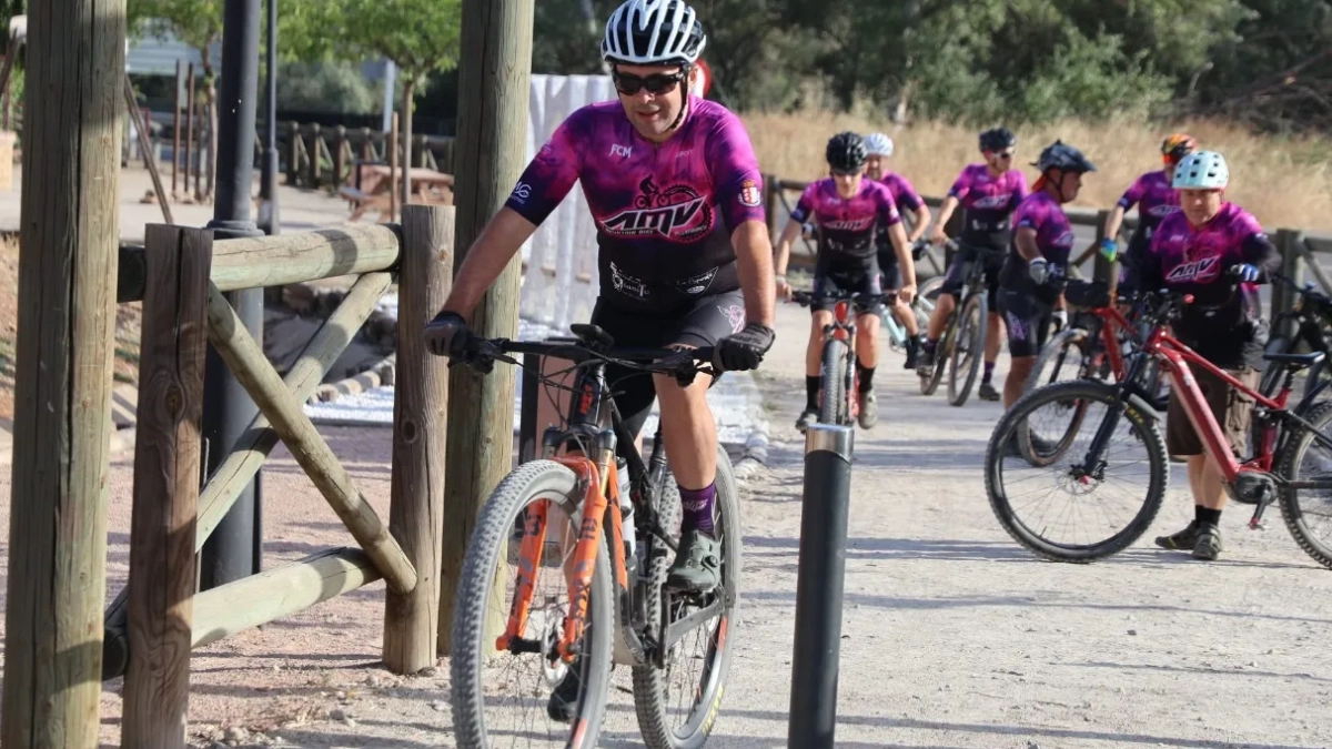 Presentación de la nueva equipación de la AMV Villafranca de Córdoba. Foto: Ayto de Villafranca de Córdoba