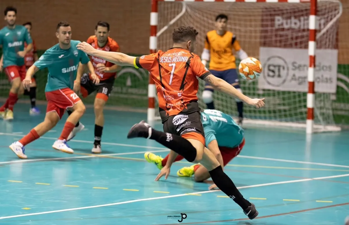Jesús Medina durante un lance del juego. Foto: Juan J. Peinado