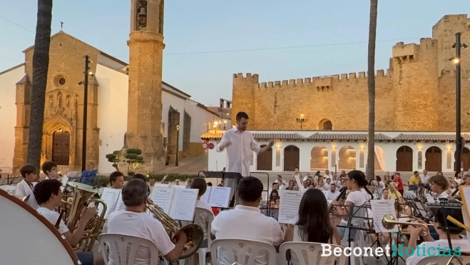 Banda Escuela "Lázaro Rueda" durante su actuación Banda Escuela "Lázaro Rueda" durante su actuación