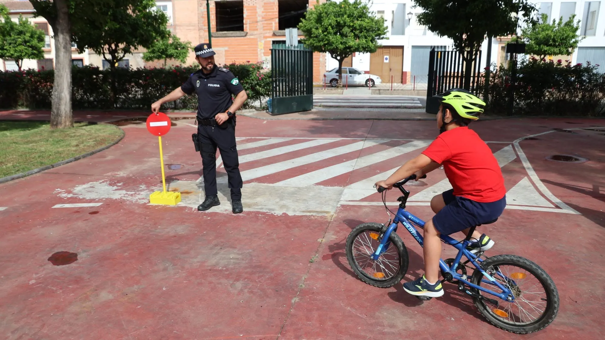Jornadas de aprendizaje de los más pequeñas junto a Policía Local de Villafranca de Córdoba. Foto: Ayto de Villafranca