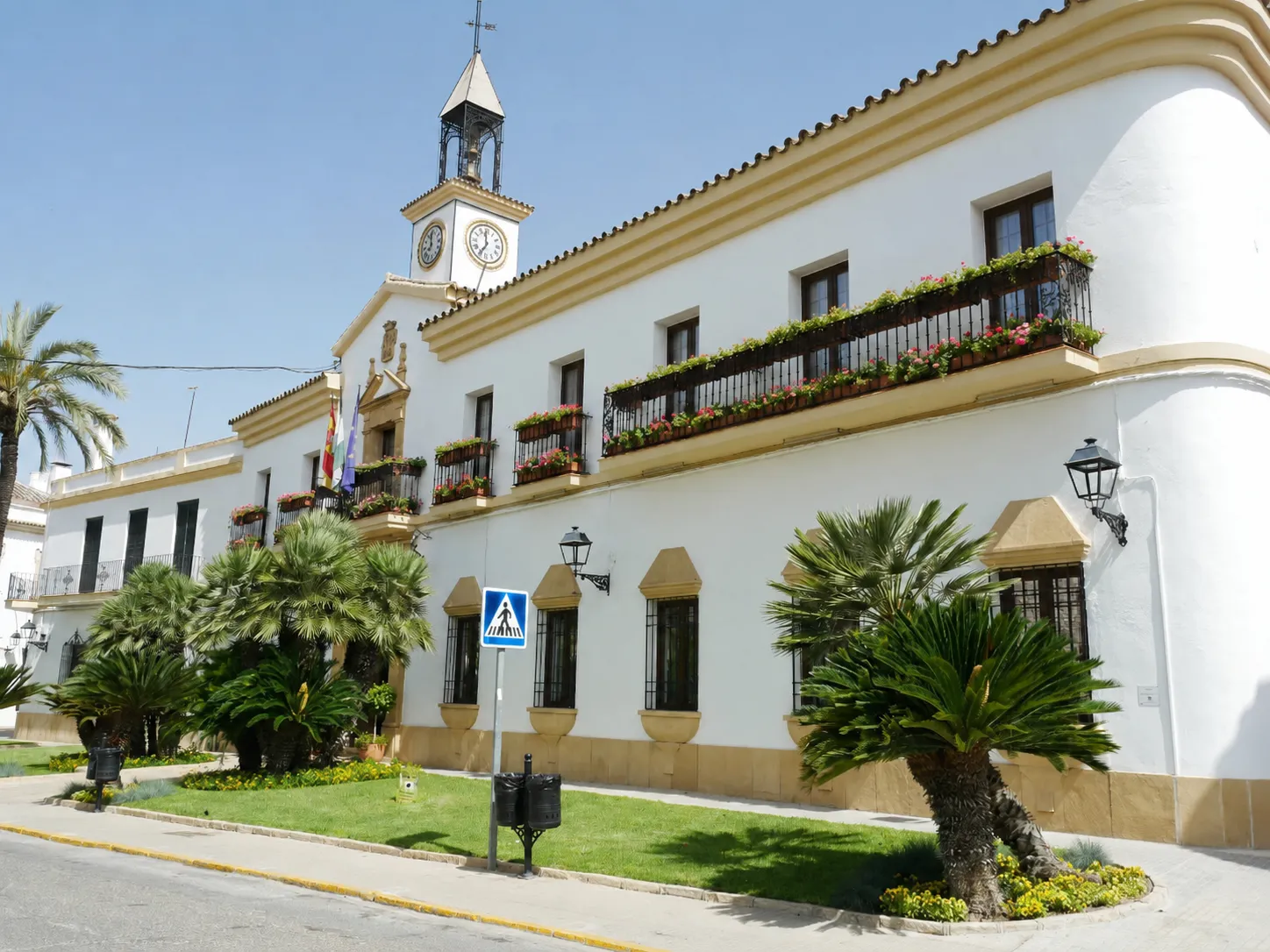 Fachada principal del Ayuntamiento de Cañete de las Torres. Foto: Ayto de Cañete