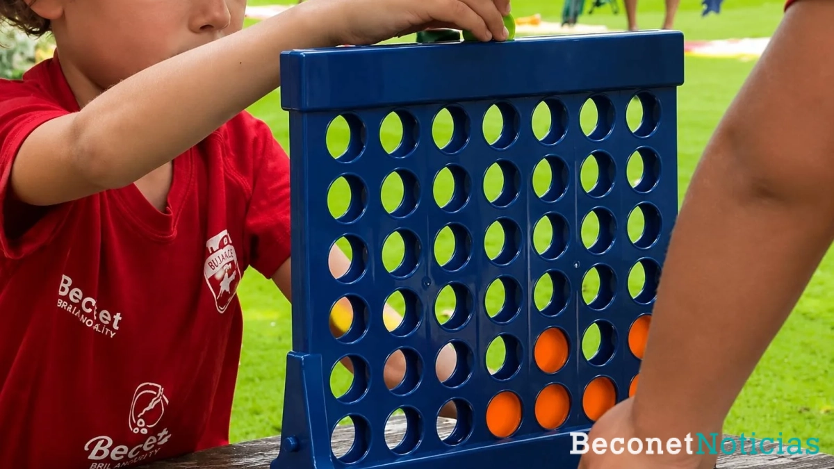 La propuesta también ofrece juegos de mesa además de libros. La propuesta también ofrece juegos de mesa además de libros.