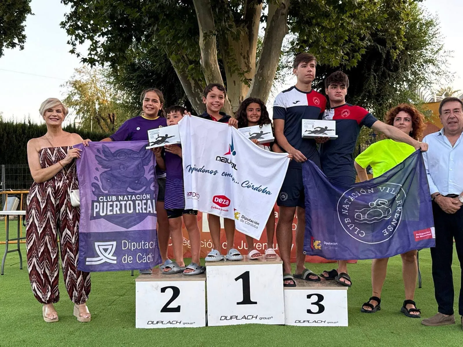 Pódium del XXXIV Trofeo de Natación "Ciudad de Villa del Río". Foto: Lucia Molleja.