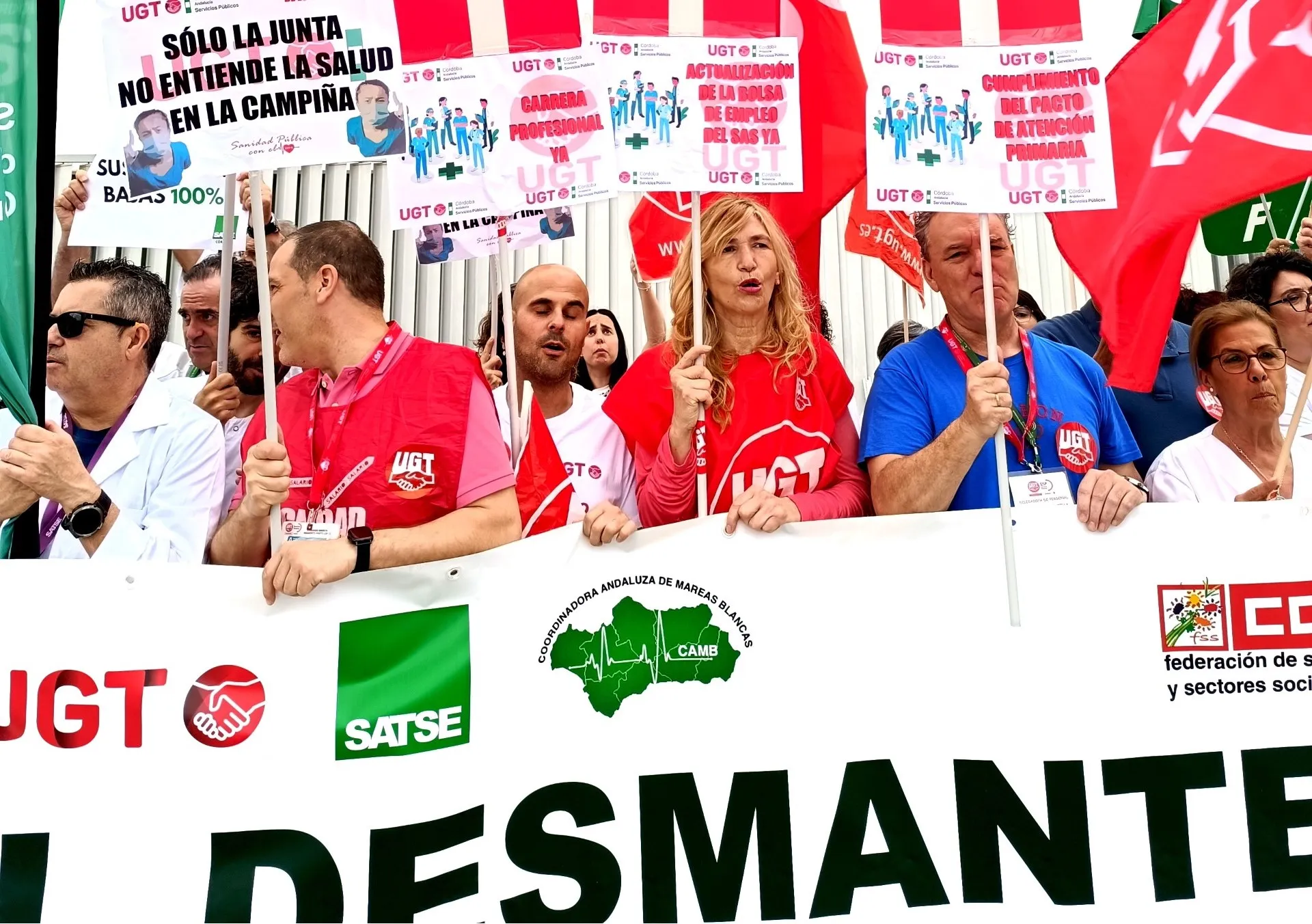 Manifestación de los sindicatos y profesionales sanitarias en Reina Sofía. Foto: UGT