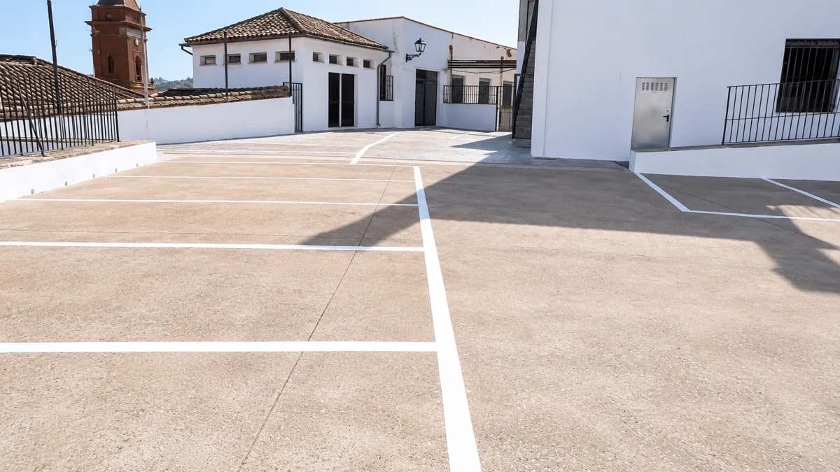 Nueva zona de aparcamientos ubicada junto al antiguo Colegio del Rosario. Foto: Ayto de Montoro