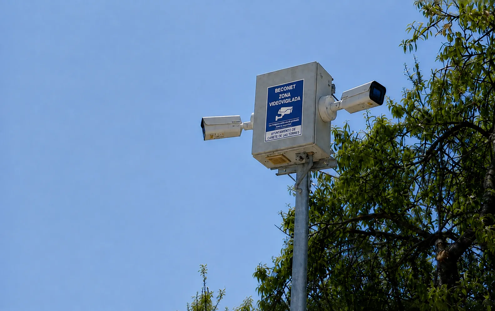 Cámaras instaladas en Cañete de las Torres para el control del tráfico y la seguridad.
