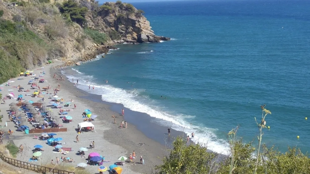 Playa de Maro, Nerja (Málaga) Playa de Maro, Nerja (Málaga)
