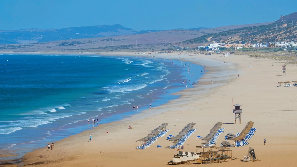 Playa Zahara de los Atunes, Huelva. Foto: Turismo de Cádiz. Playa Zahara de los Atunes, Huelva. Foto: Turismo de Cádiz.