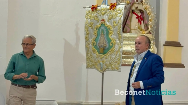 Presentación de un nuevo estandarte para la Cofradía, donado por Alfonso Linares Morena Presentación de un nuevo estandarte para la Cofradía, donado por Alfonso Linares Morena