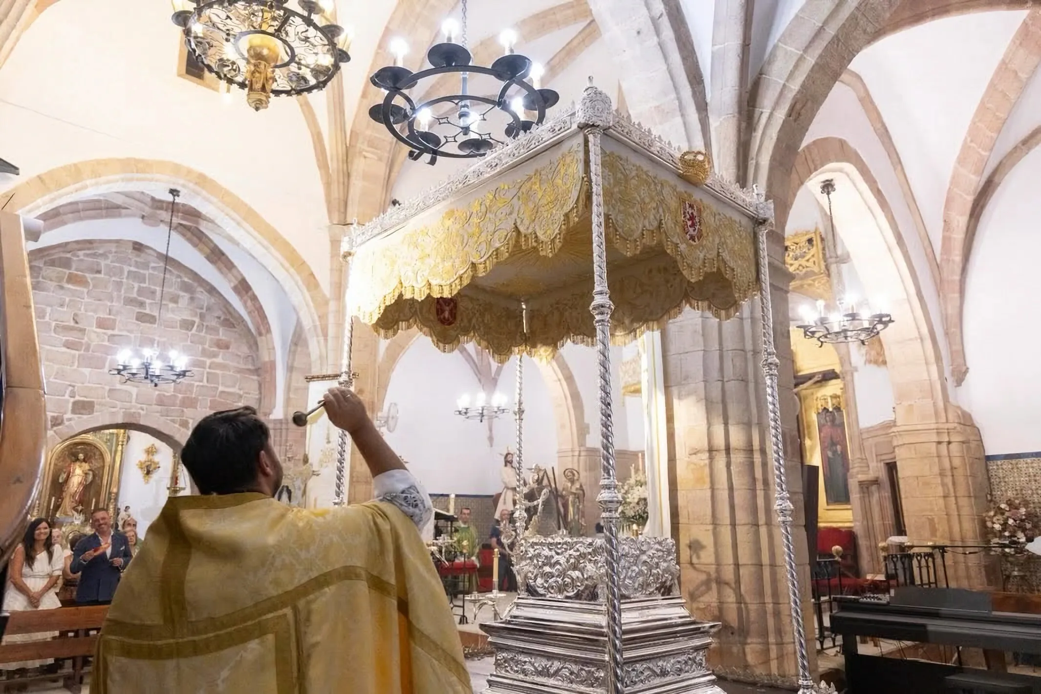 Nuevo palio de la Virgen del Sol, patrona de Adamuz. Foto: Diputación de Córdoba