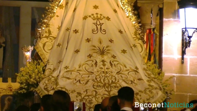 Nuevo Manto Blanco de la Virgen de la Estrella estrenado en 2025 Nuevo Manto Blanco de la Virgen de la Estrella estrenado en 2025