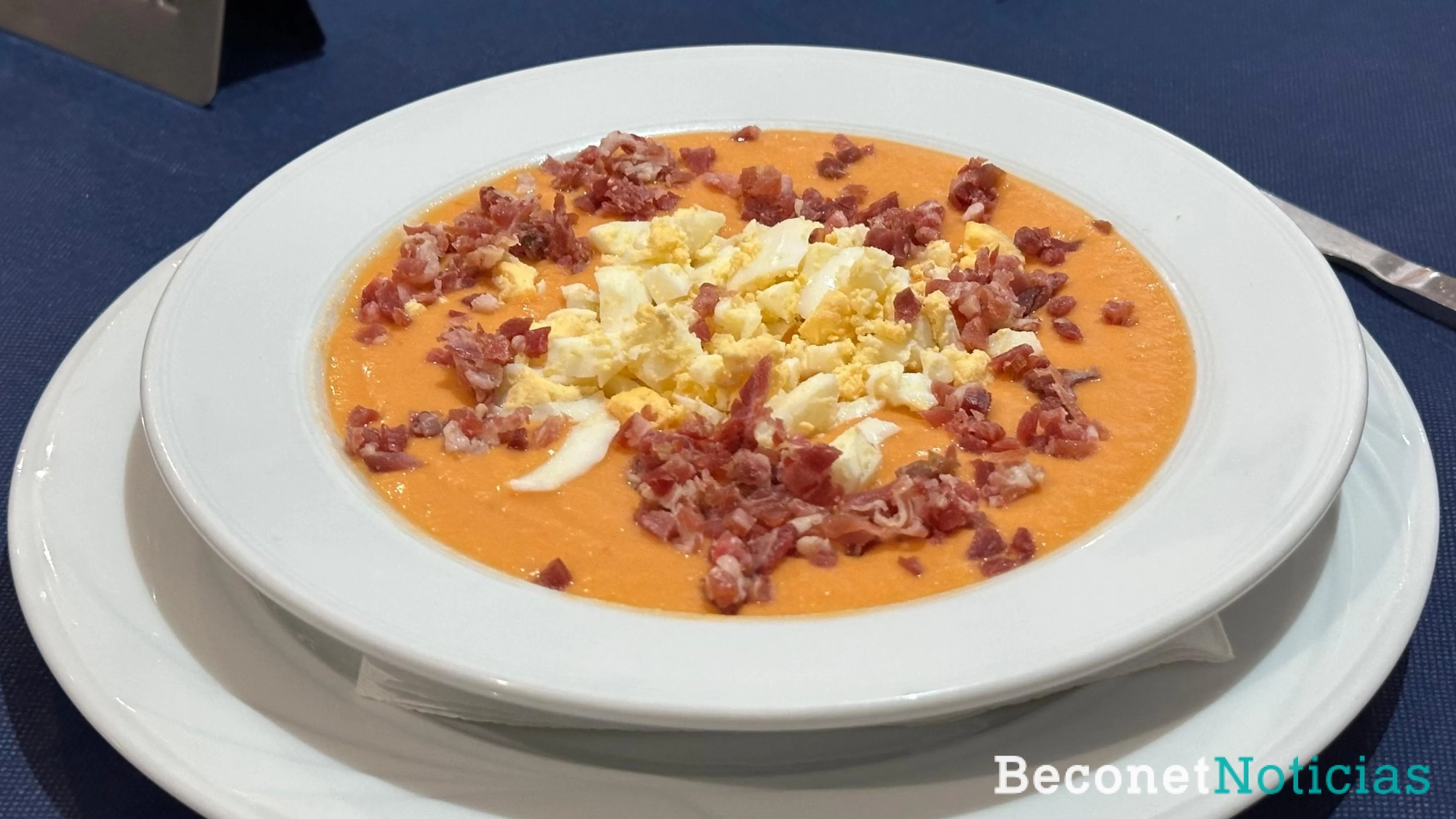 Salmorejo cordobés es una receta que nunca falta en muchas mesas de la comarca. Salmorejo cordobés es una receta que nunca falta en muchas mesas de la comarca.
