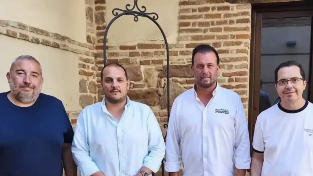 El Alcalde y los concejales junto al director del rally. Foto: Ayto de Adamuz El Alcalde y los concejales junto al director del rally. Foto: Ayto de Adamuz